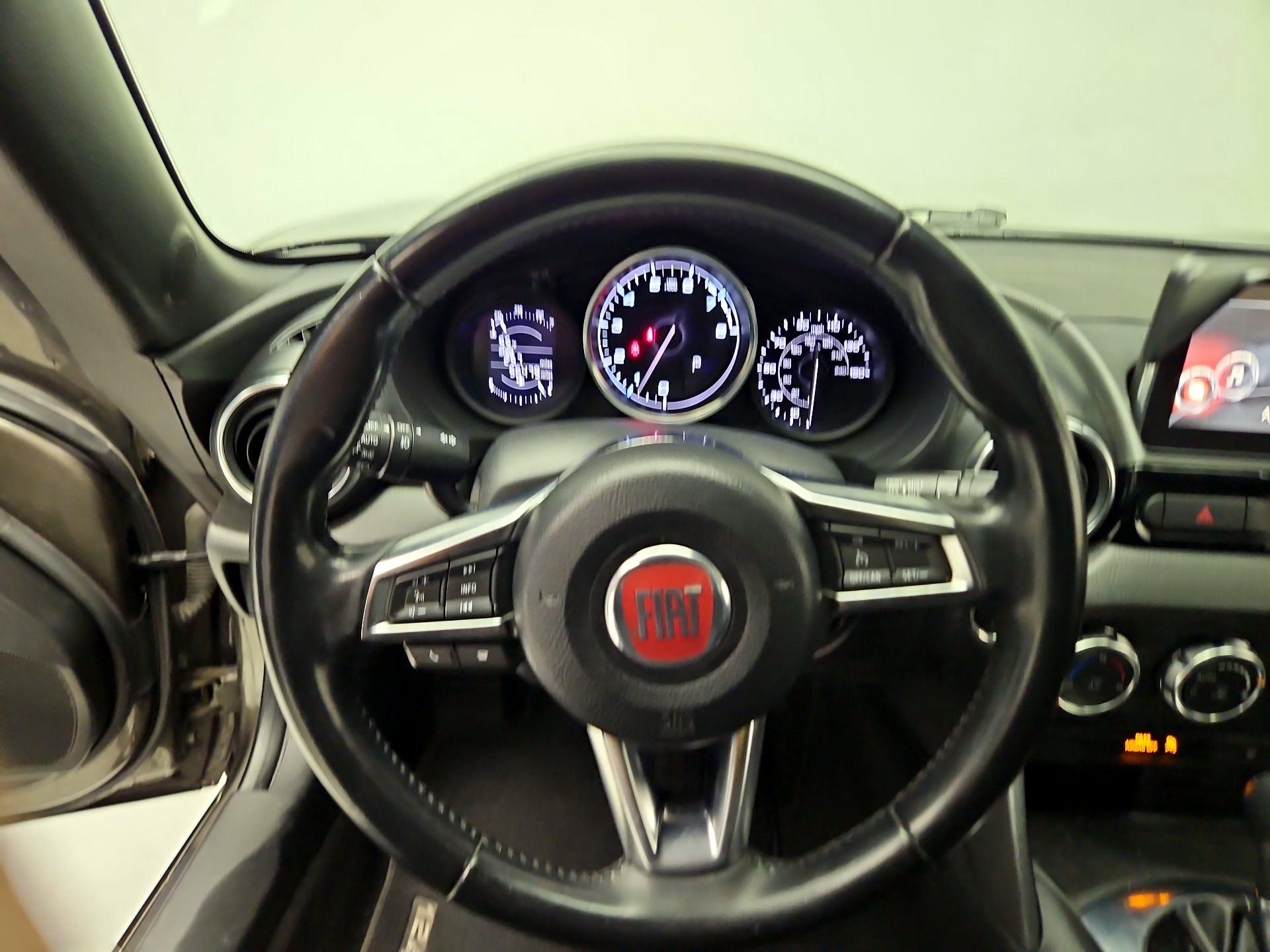 Thumbnail: 2017 Fiat 124 Spider - 10