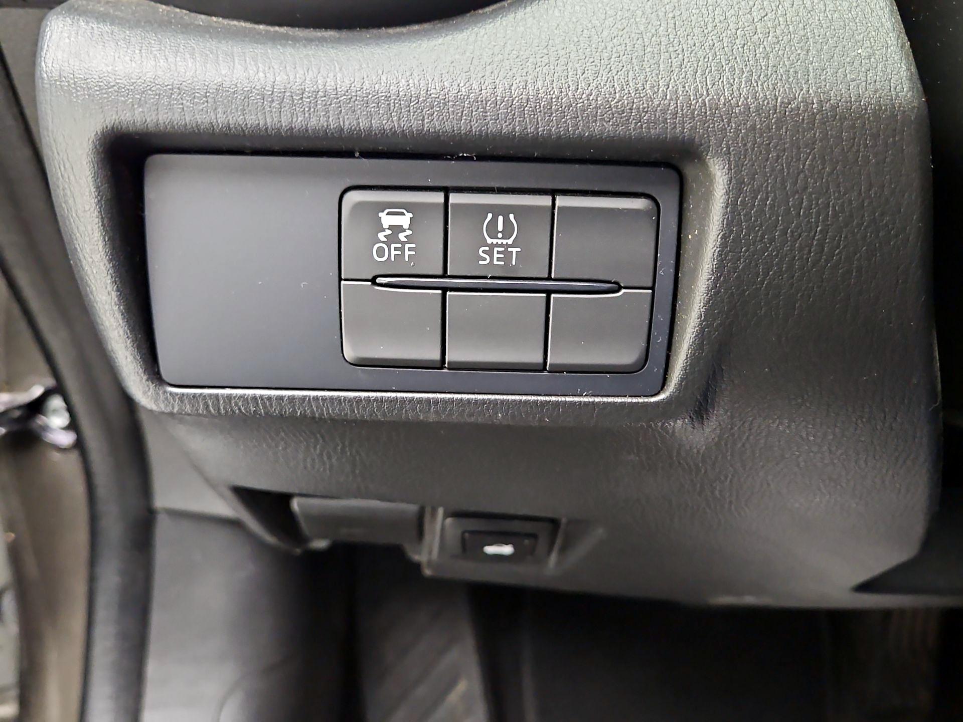 Thumbnail: 2017 Fiat 124 Spider - 13