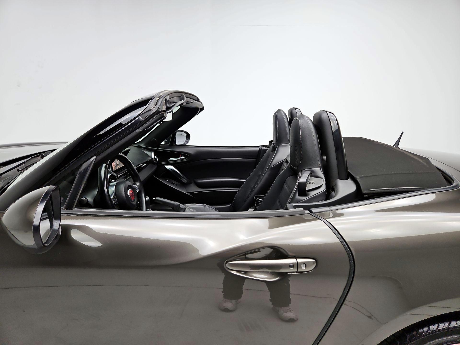 Thumbnail: 2017 Fiat 124 Spider - 19