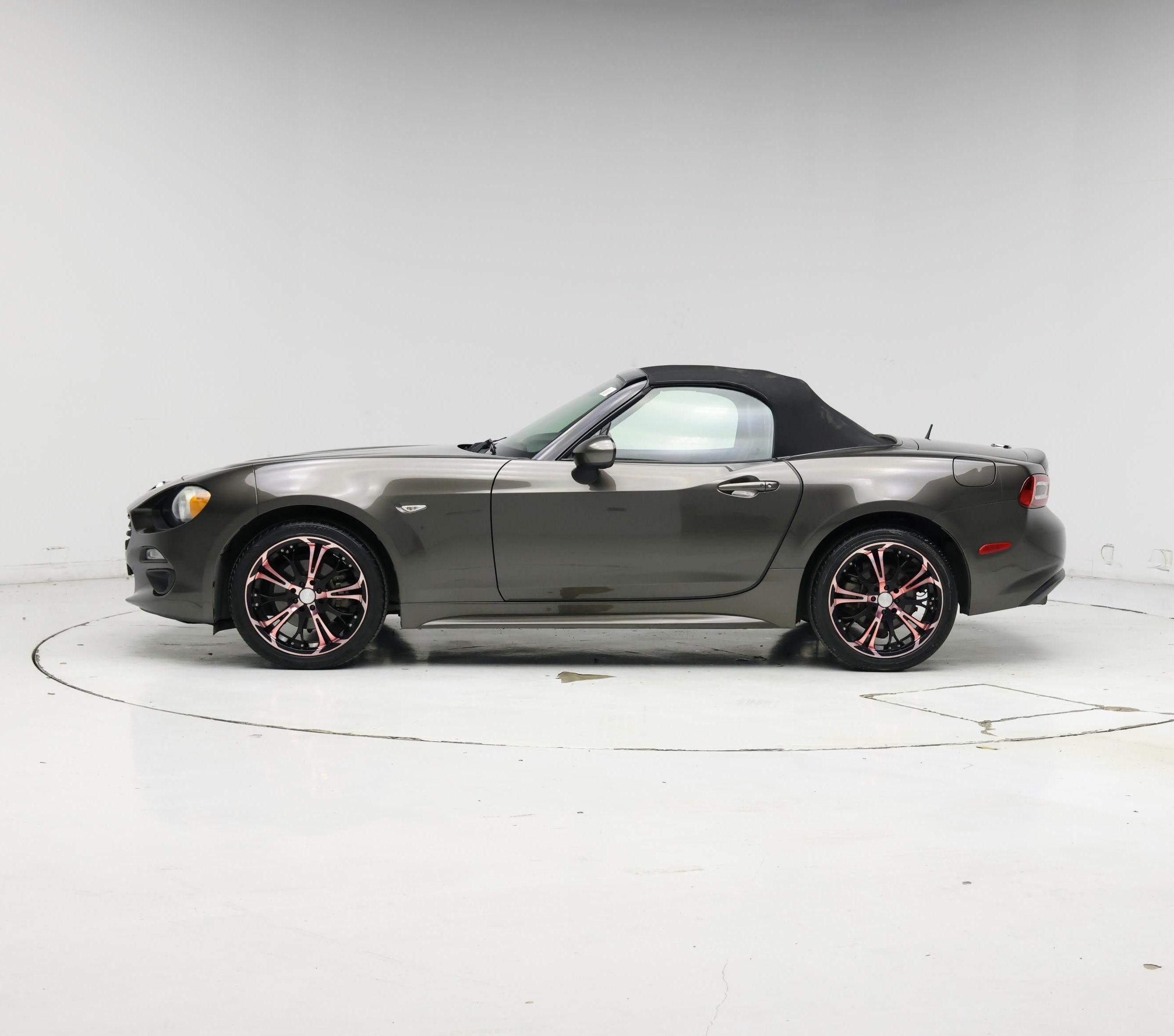 Thumbnail: 2017 Fiat 124 Spider - 3