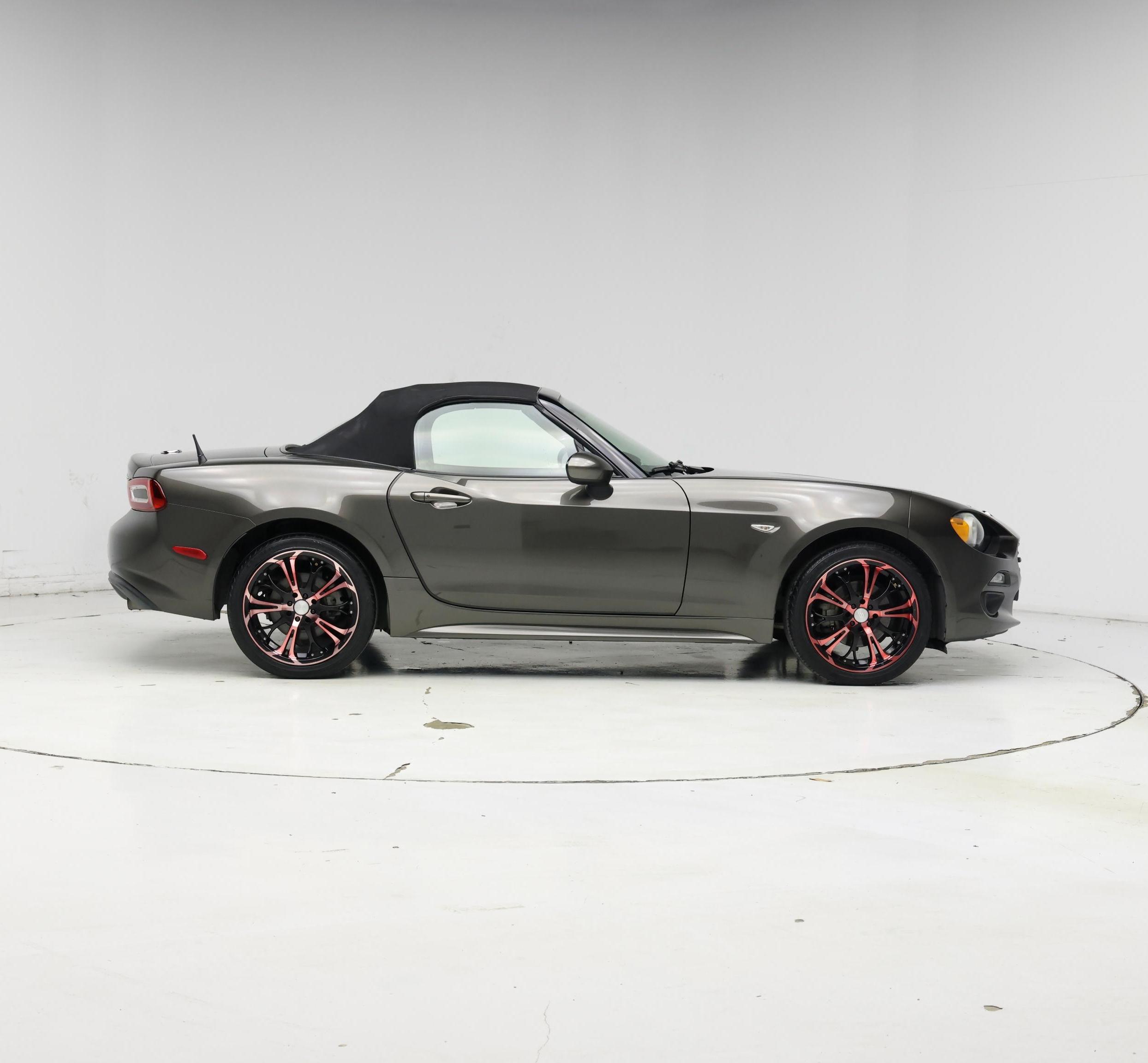 Thumbnail: 2017 Fiat 124 Spider - 7