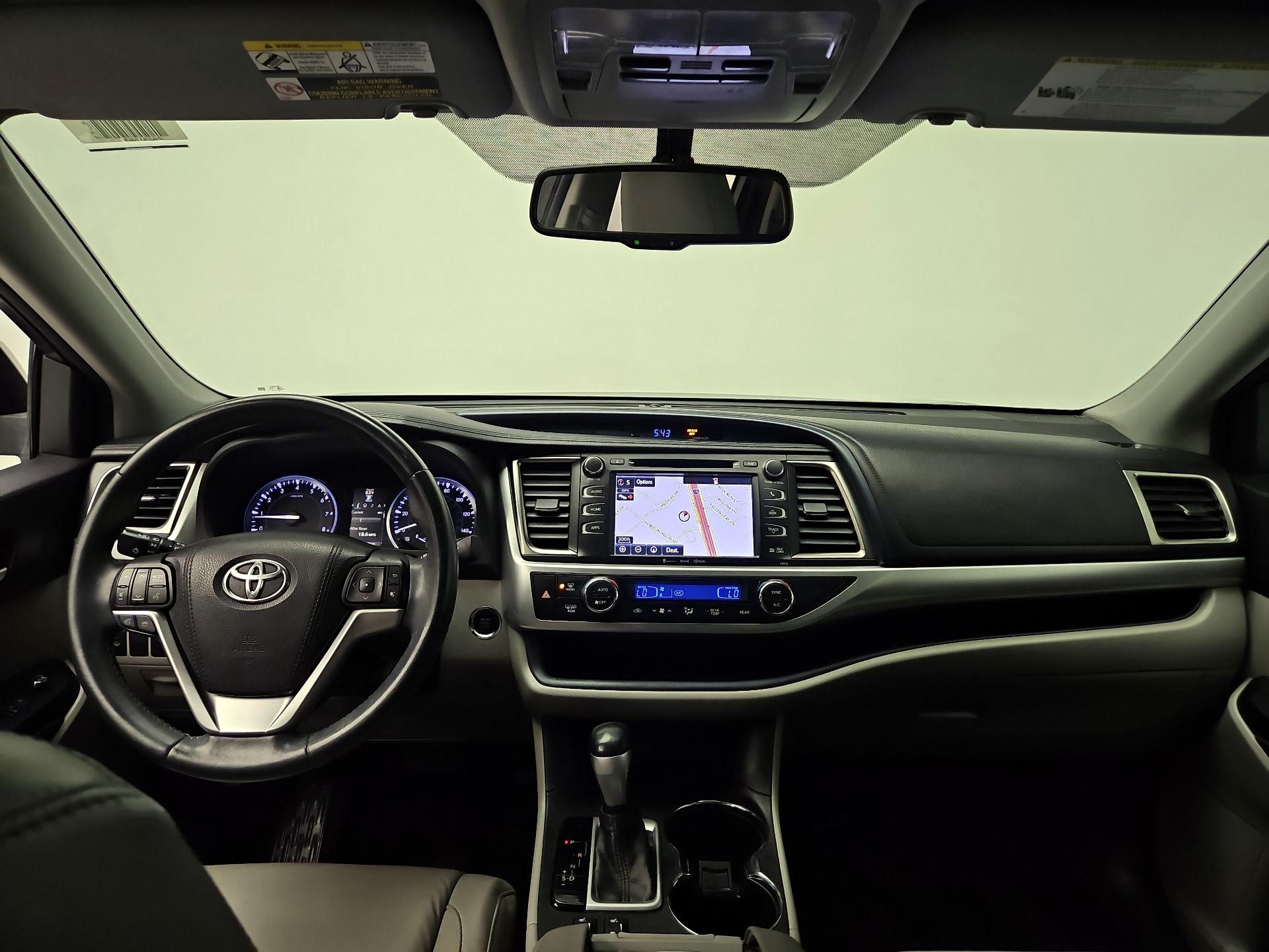 Thumbnail: 2016 Toyota Highlander - 9