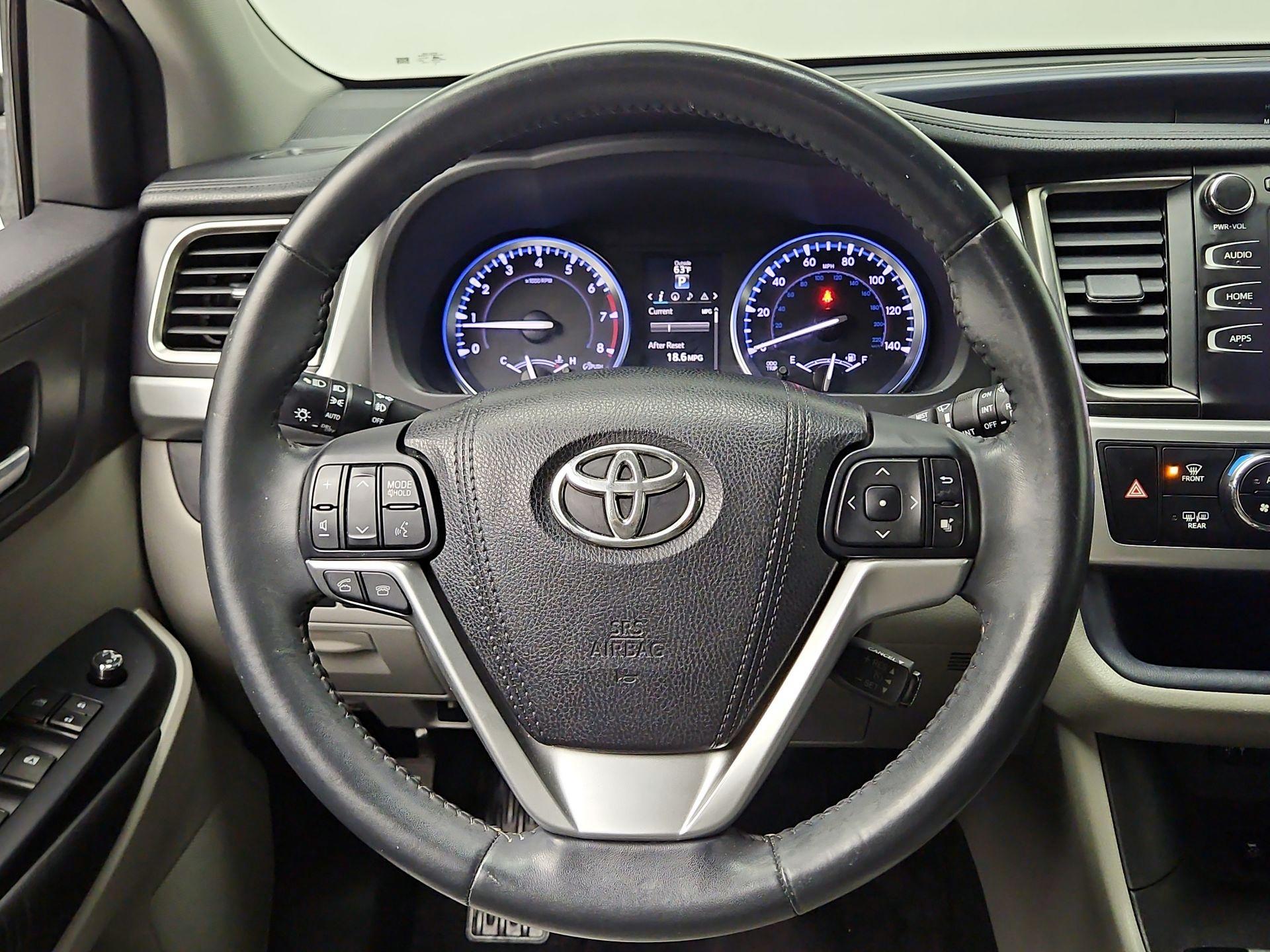 Thumbnail: 2016 Toyota Highlander - 10