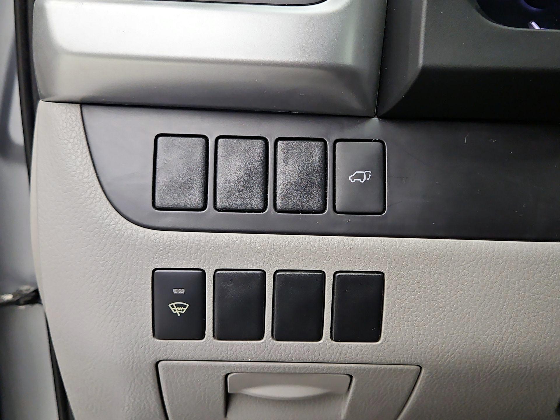 Thumbnail: 2016 Toyota Highlander - 13