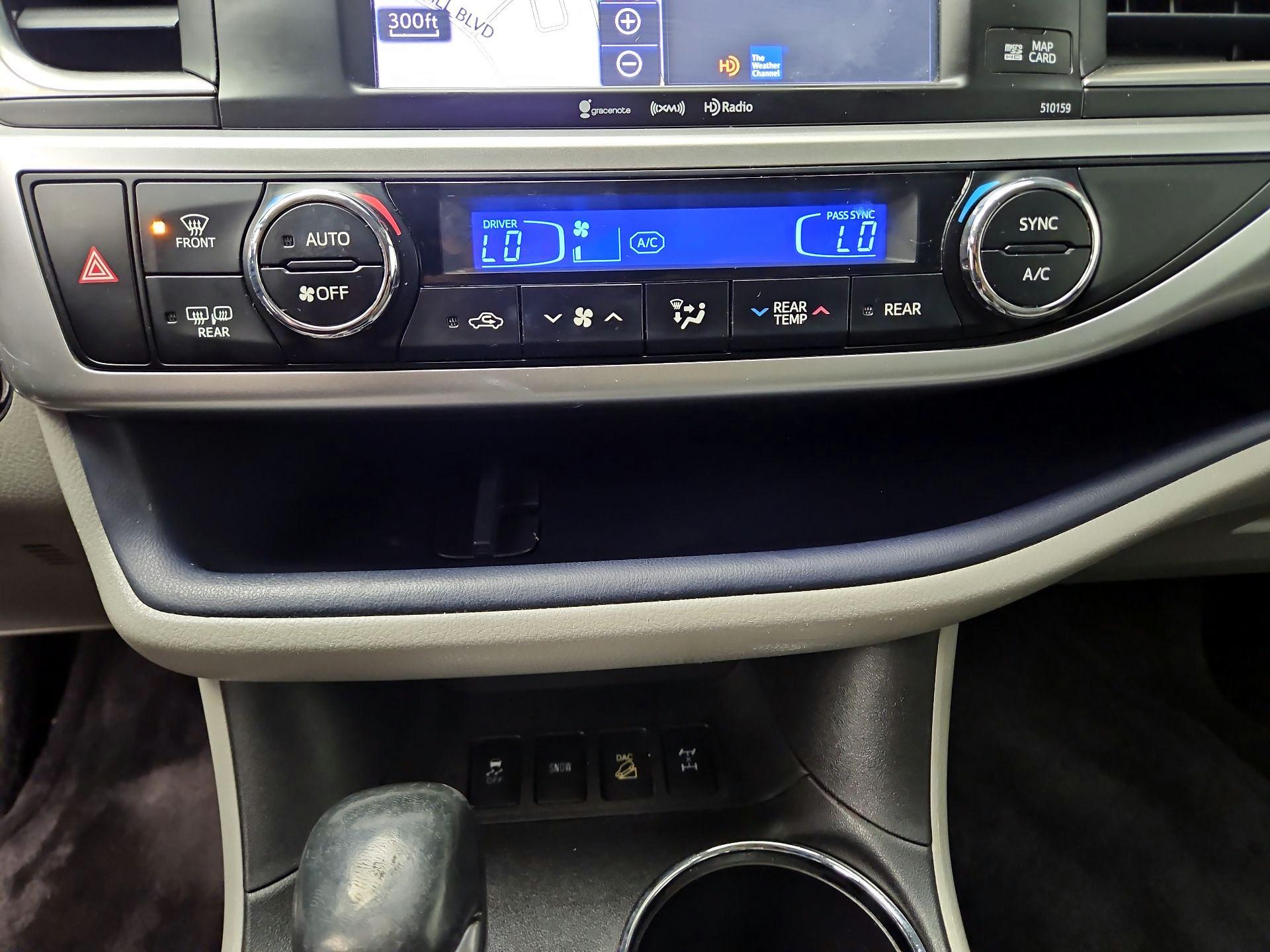 Thumbnail: 2016 Toyota Highlander - 16