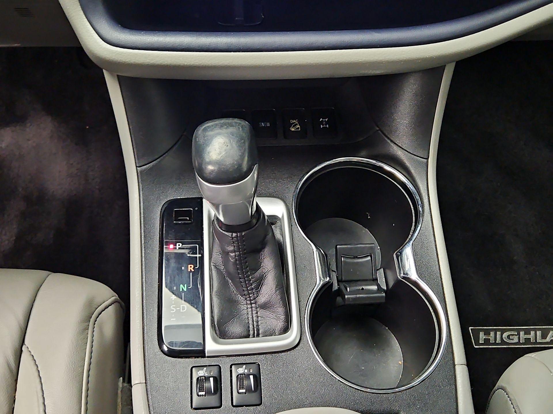 Thumbnail: 2016 Toyota Highlander - 17