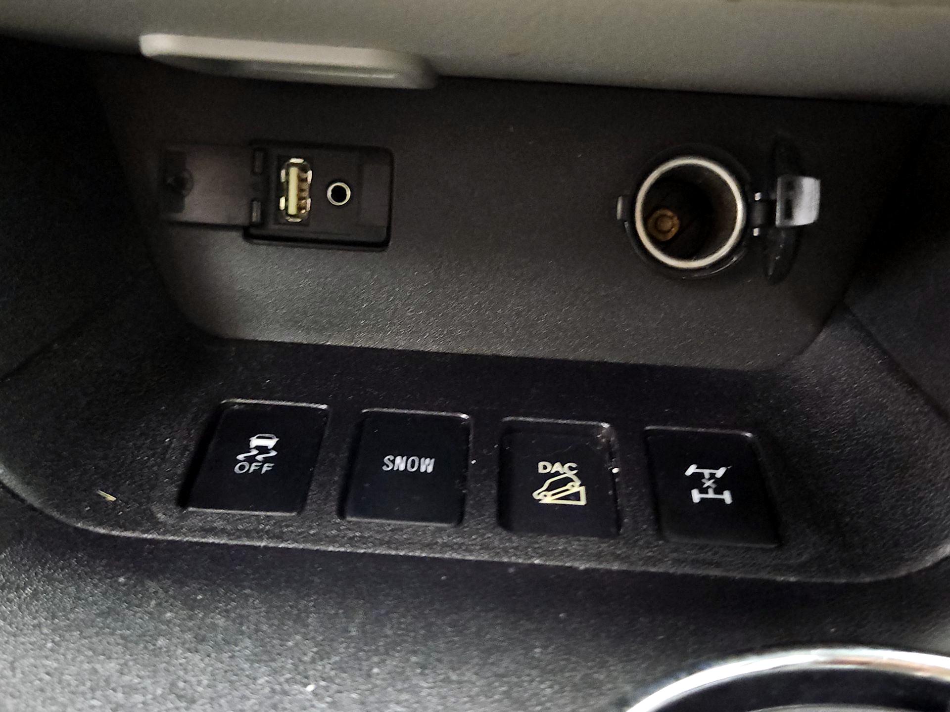 Thumbnail: 2016 Toyota Highlander - 18