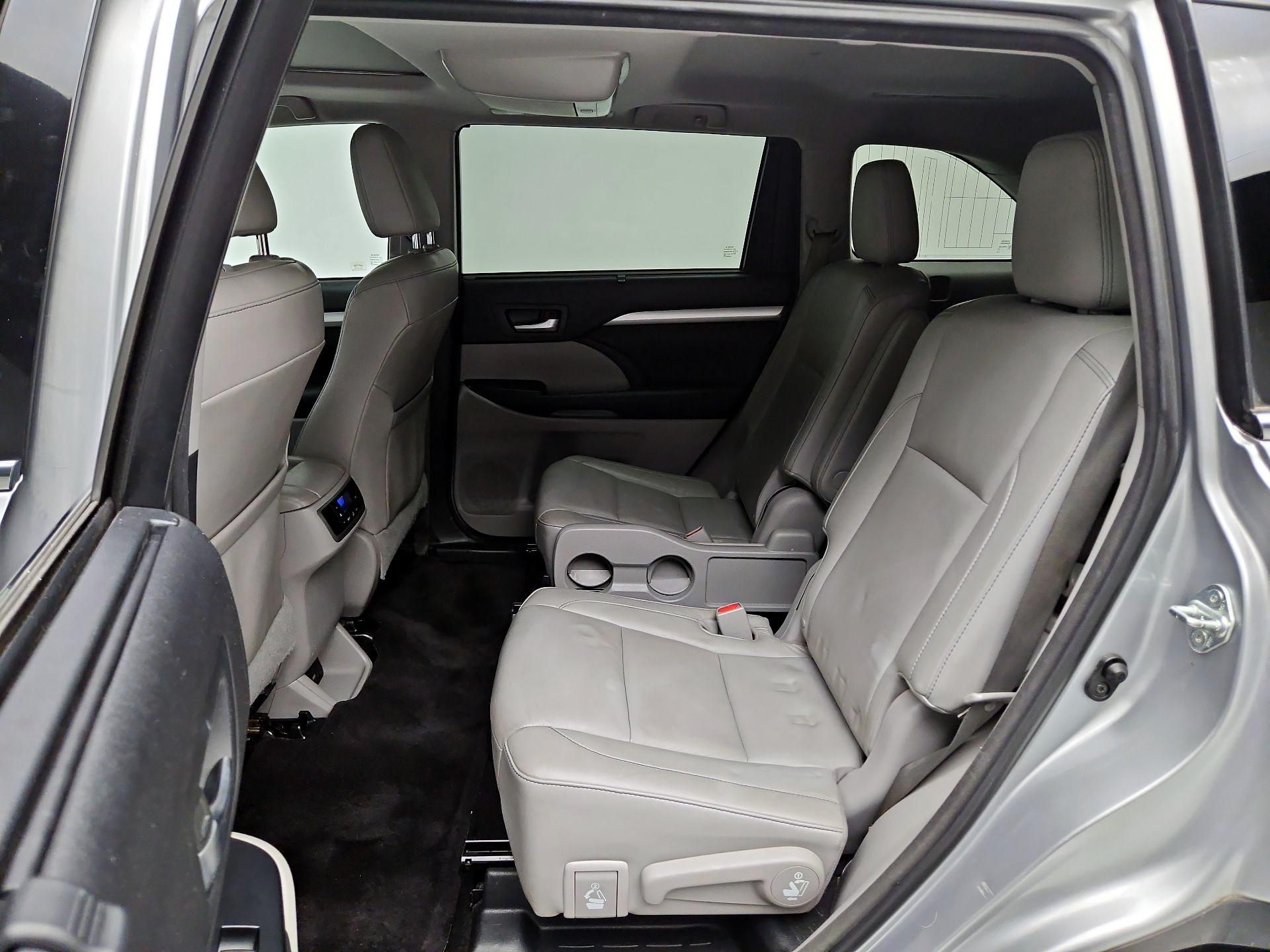 Thumbnail: 2016 Toyota Highlander - 20