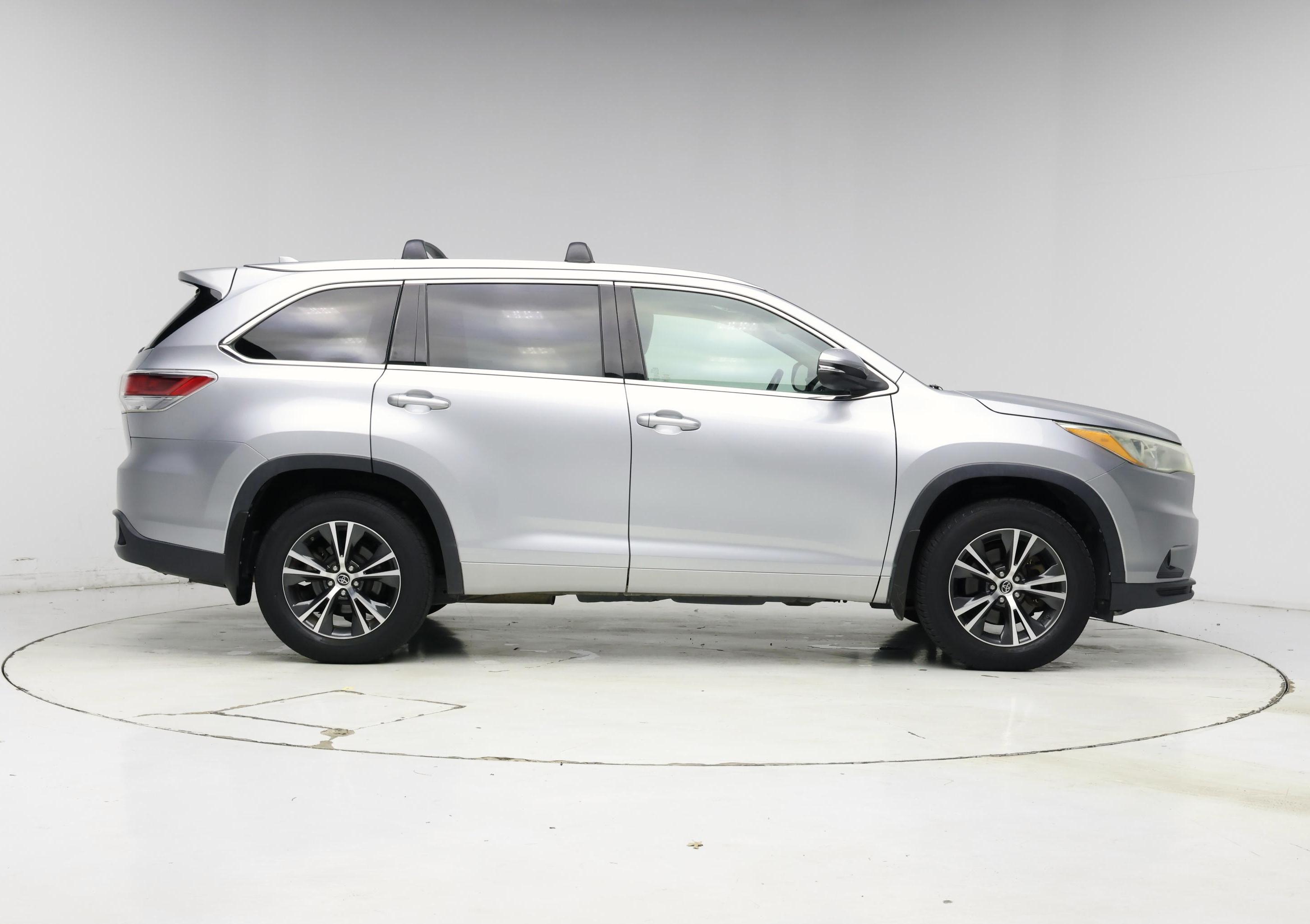 Thumbnail: 2016 Toyota Highlander - 7