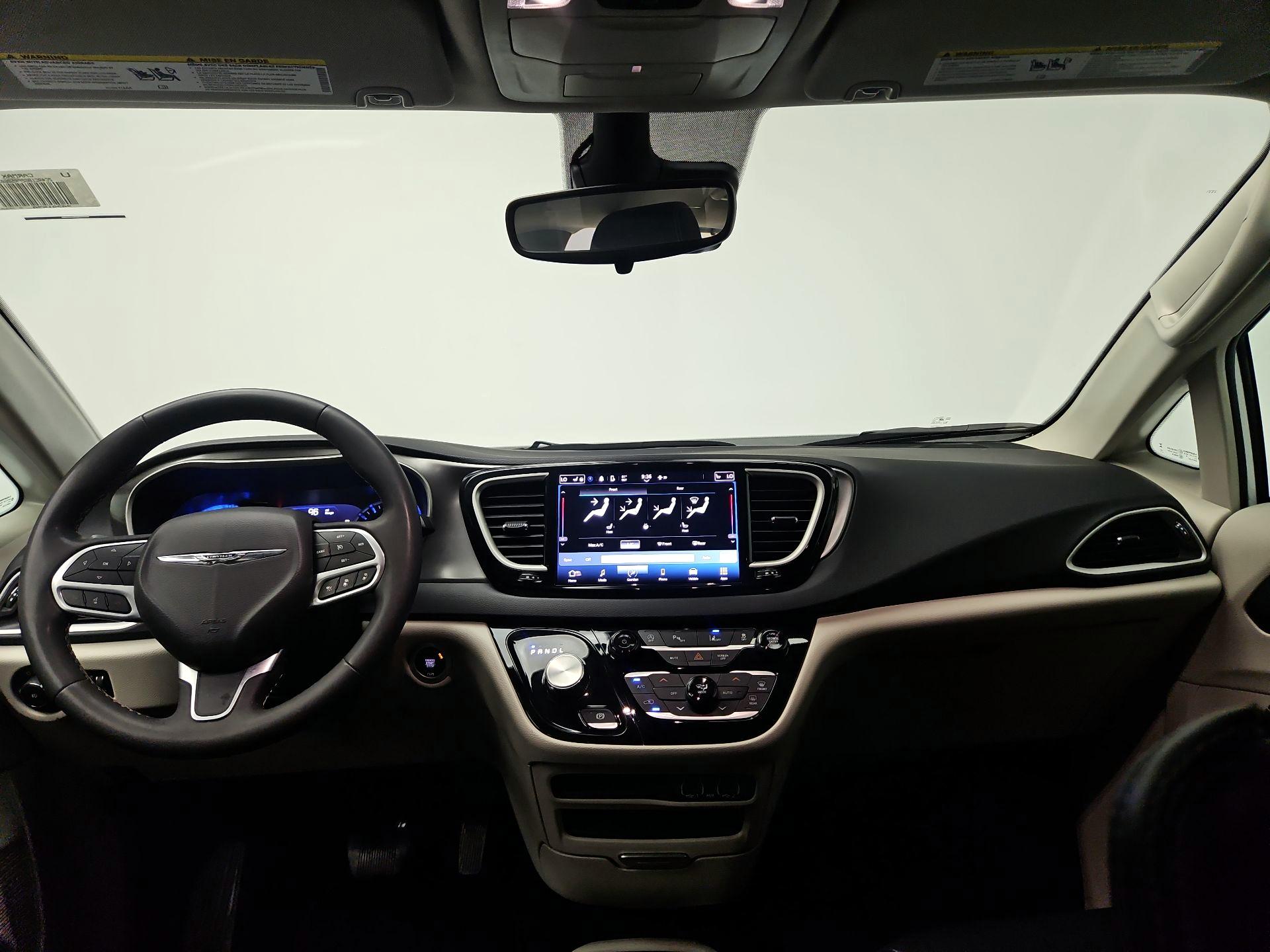 Thumbnail: 2023 Chrysler Pacifica - 9