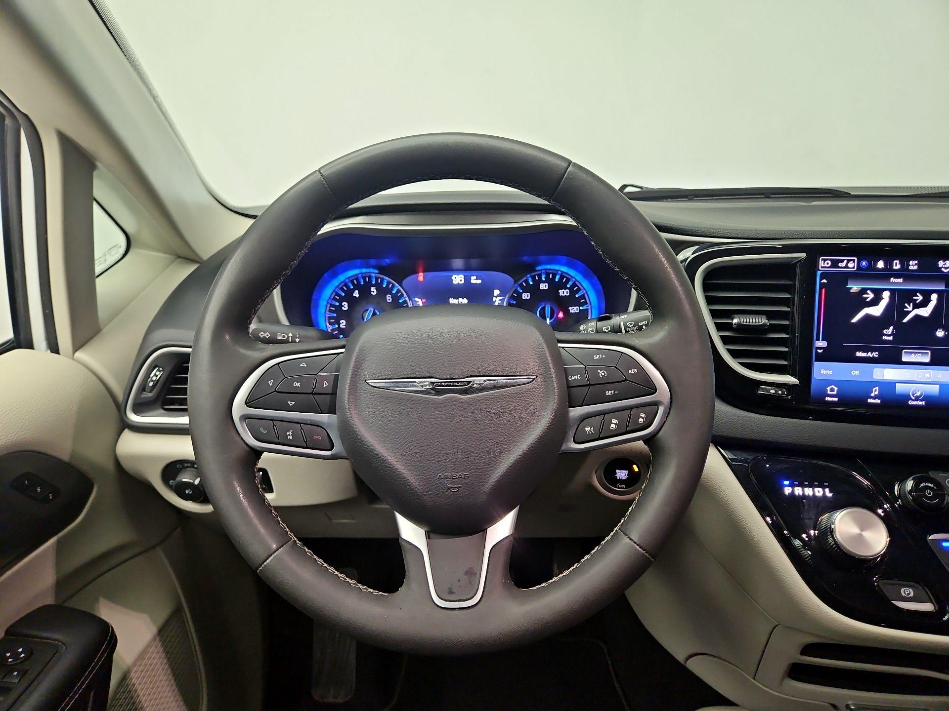 Thumbnail: 2023 Chrysler Pacifica - 10