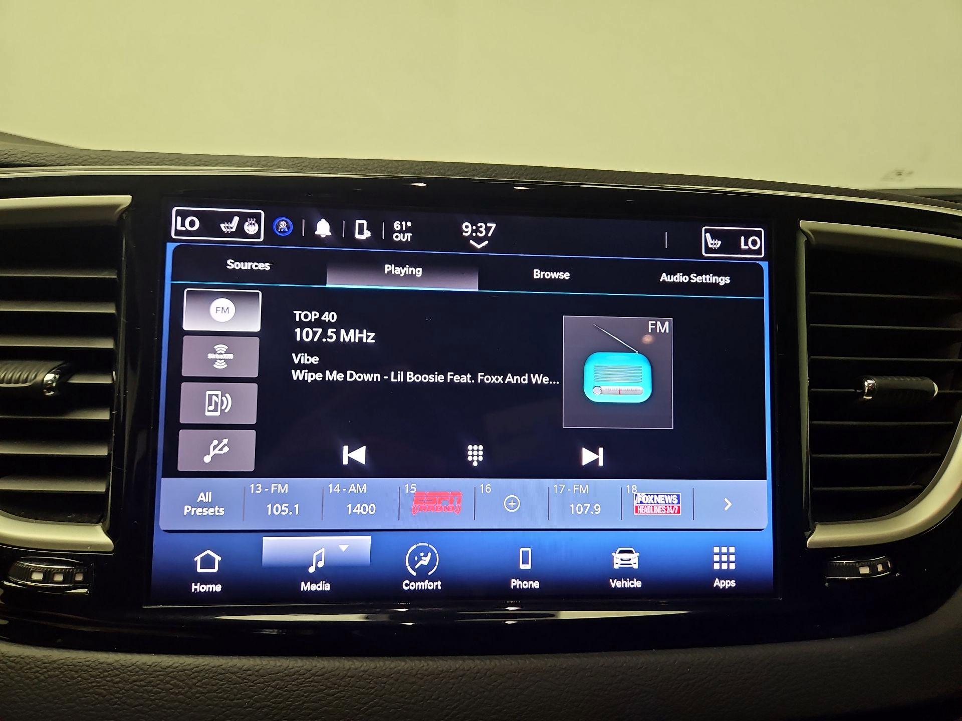 Thumbnail: 2023 Chrysler Pacifica - 15