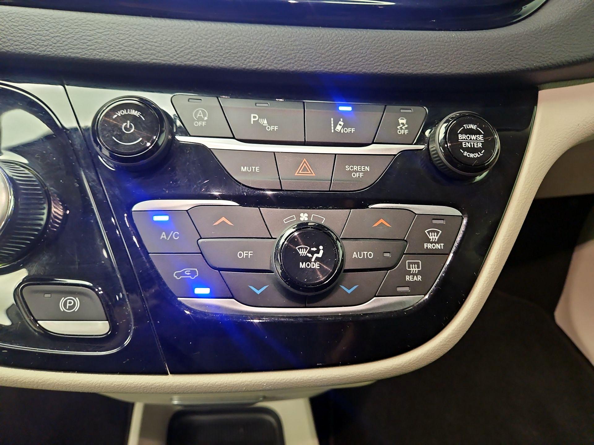 Thumbnail: 2023 Chrysler Pacifica - 16