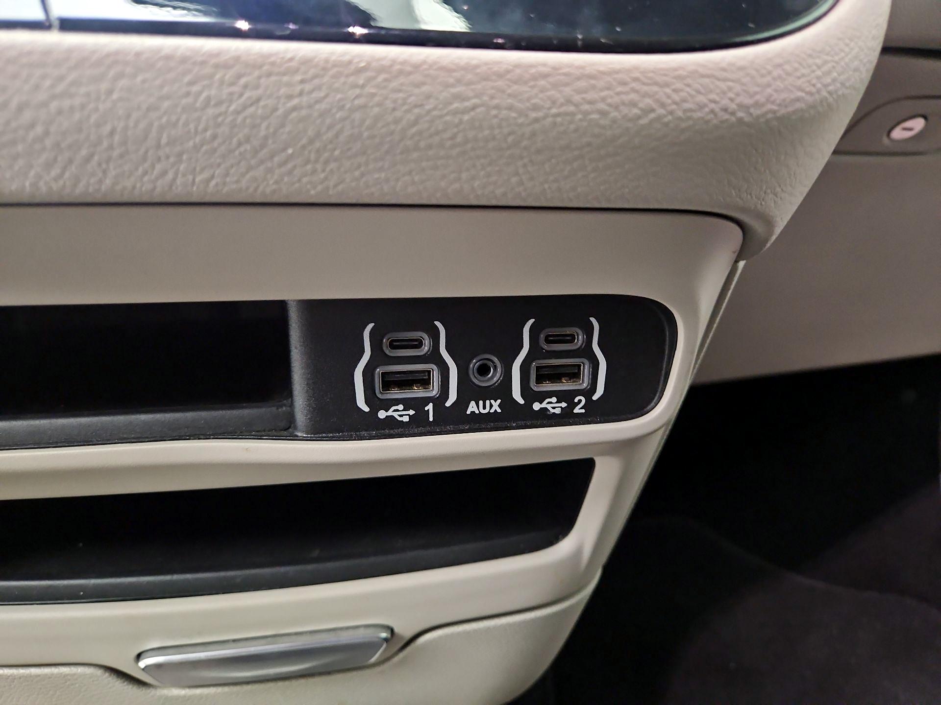 Thumbnail: 2023 Chrysler Pacifica - 18