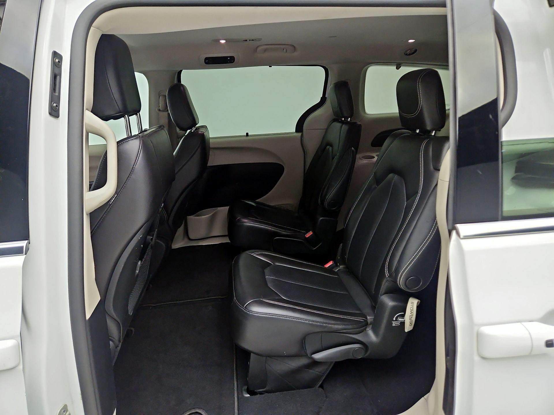 Thumbnail: 2023 Chrysler Pacifica - 19