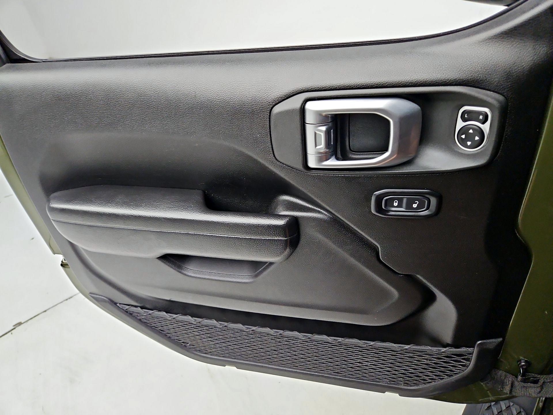 Thumbnail: 2023 Jeep Gladiator - 12