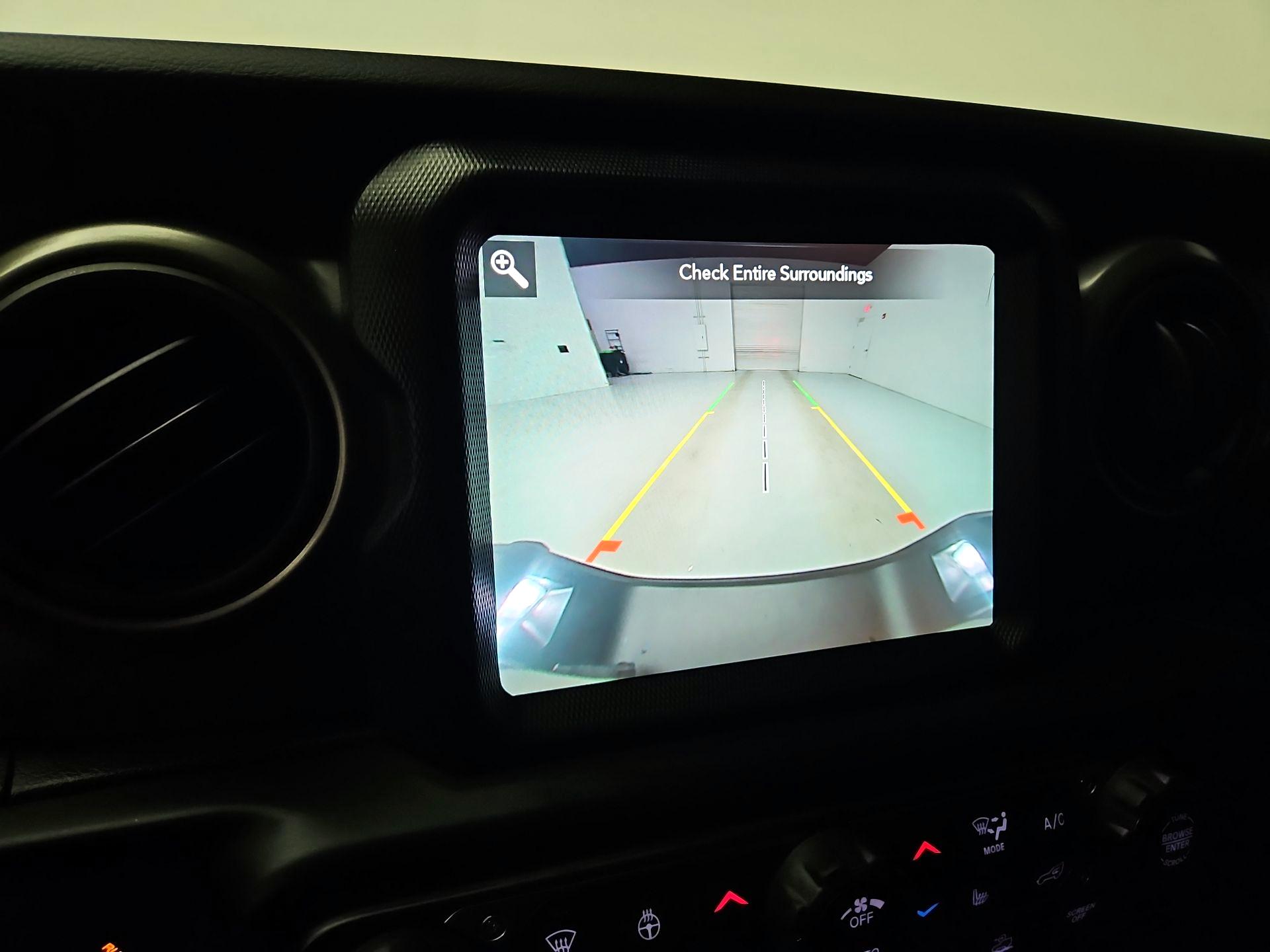 Thumbnail: 2023 Jeep Gladiator - 15