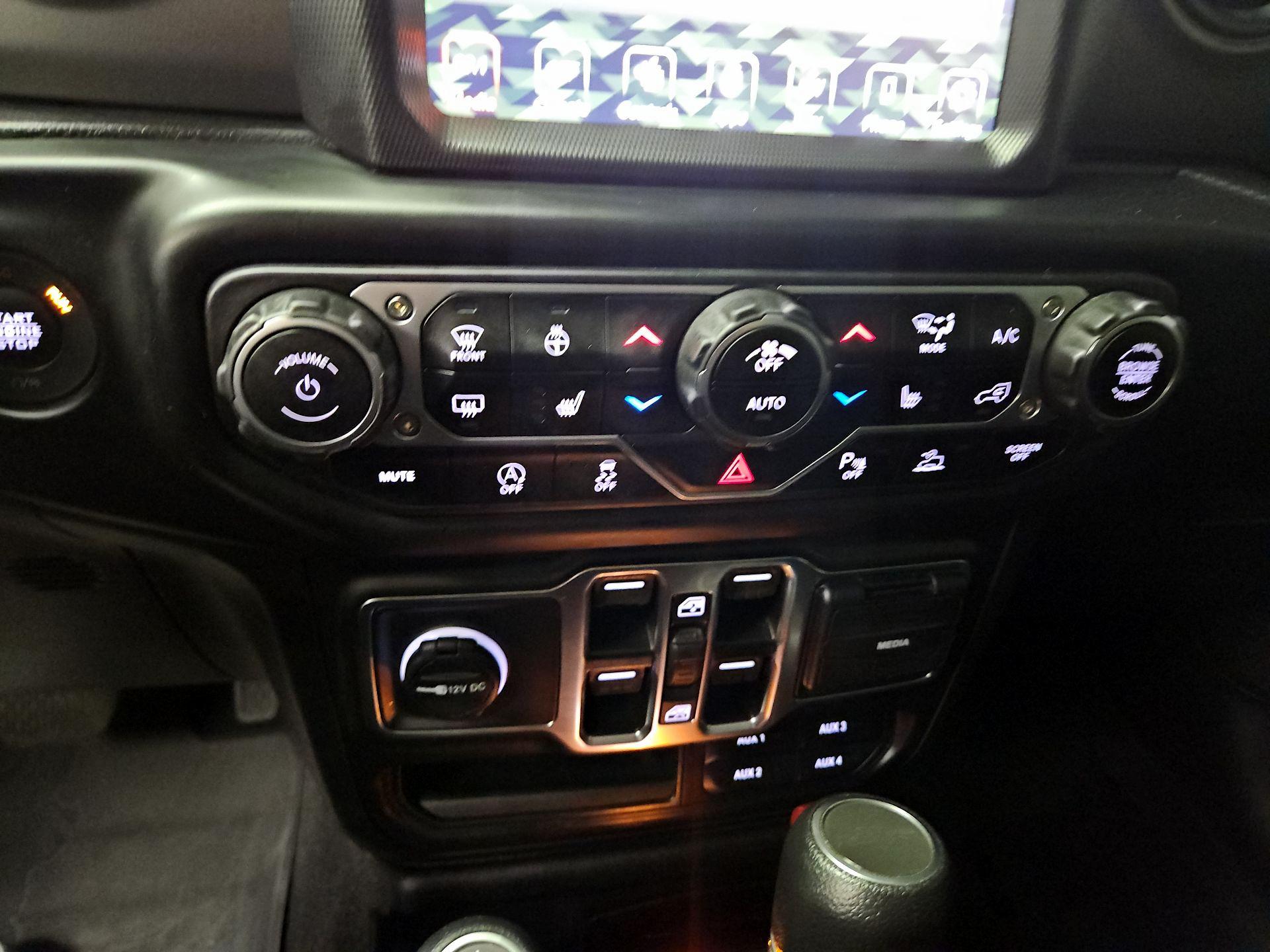 Thumbnail: 2023 Jeep Gladiator - 17