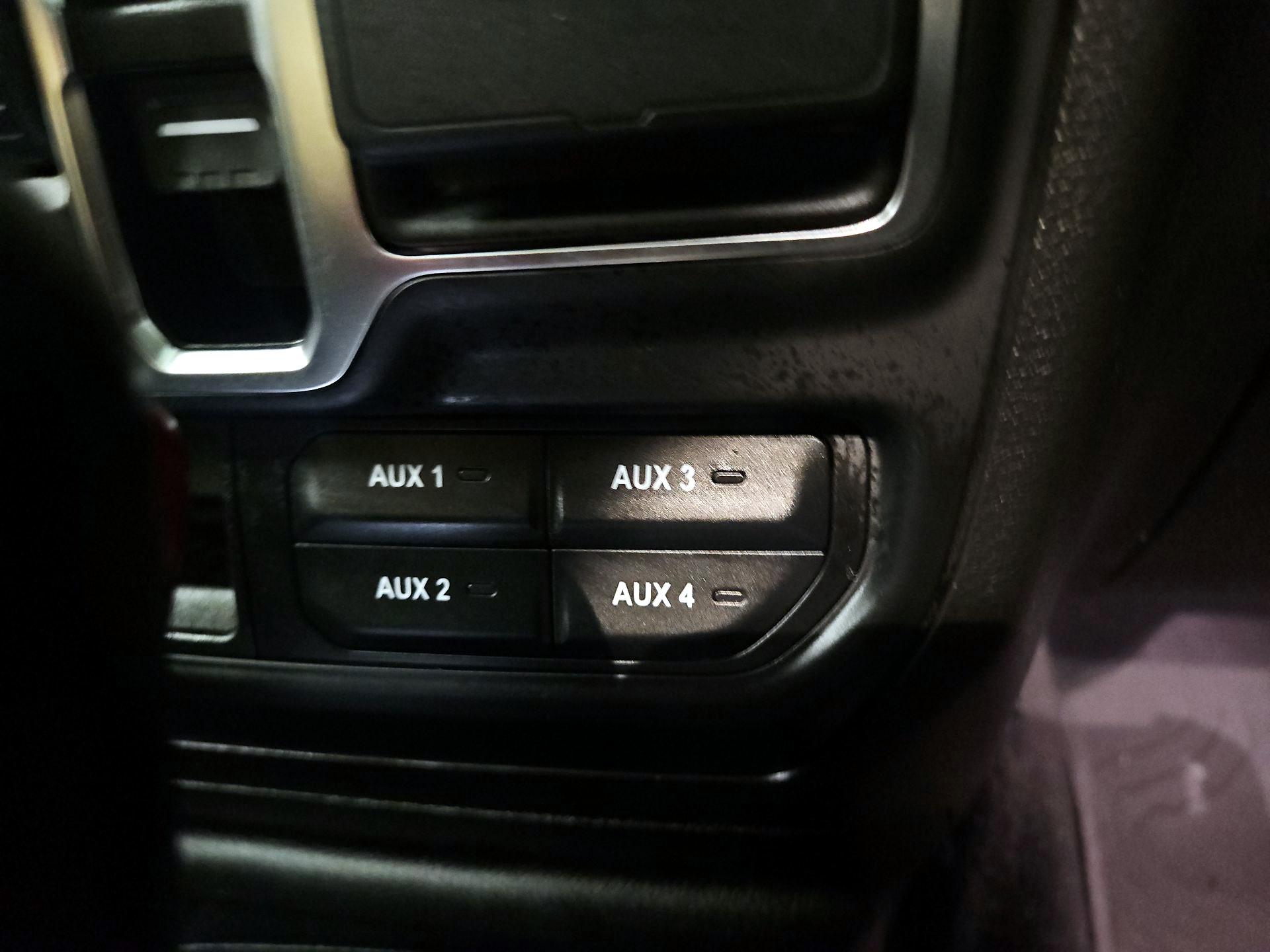 Thumbnail: 2023 Jeep Gladiator - 19