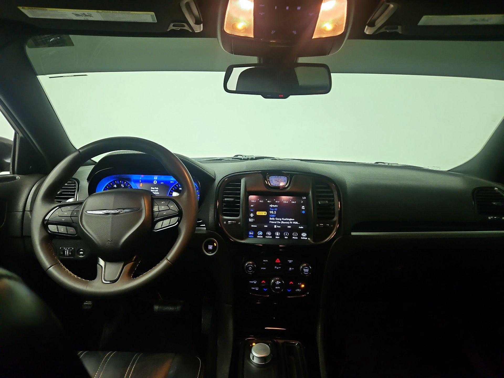 Thumbnail: 2022 Chrysler 300 - 9