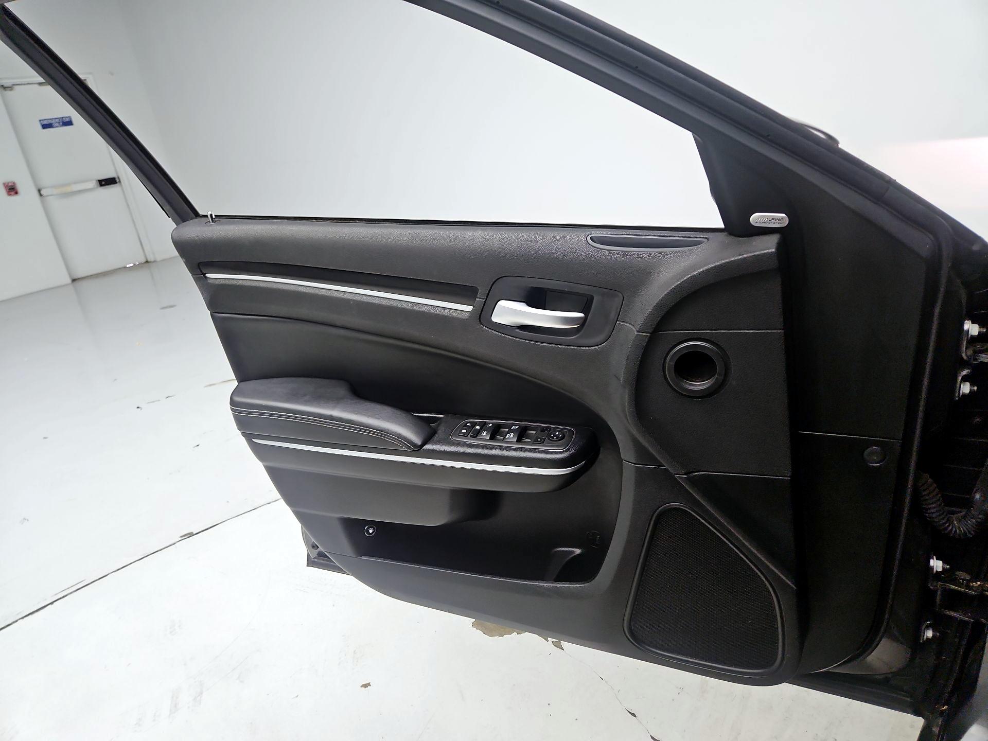 Thumbnail: 2022 Chrysler 300 - 12