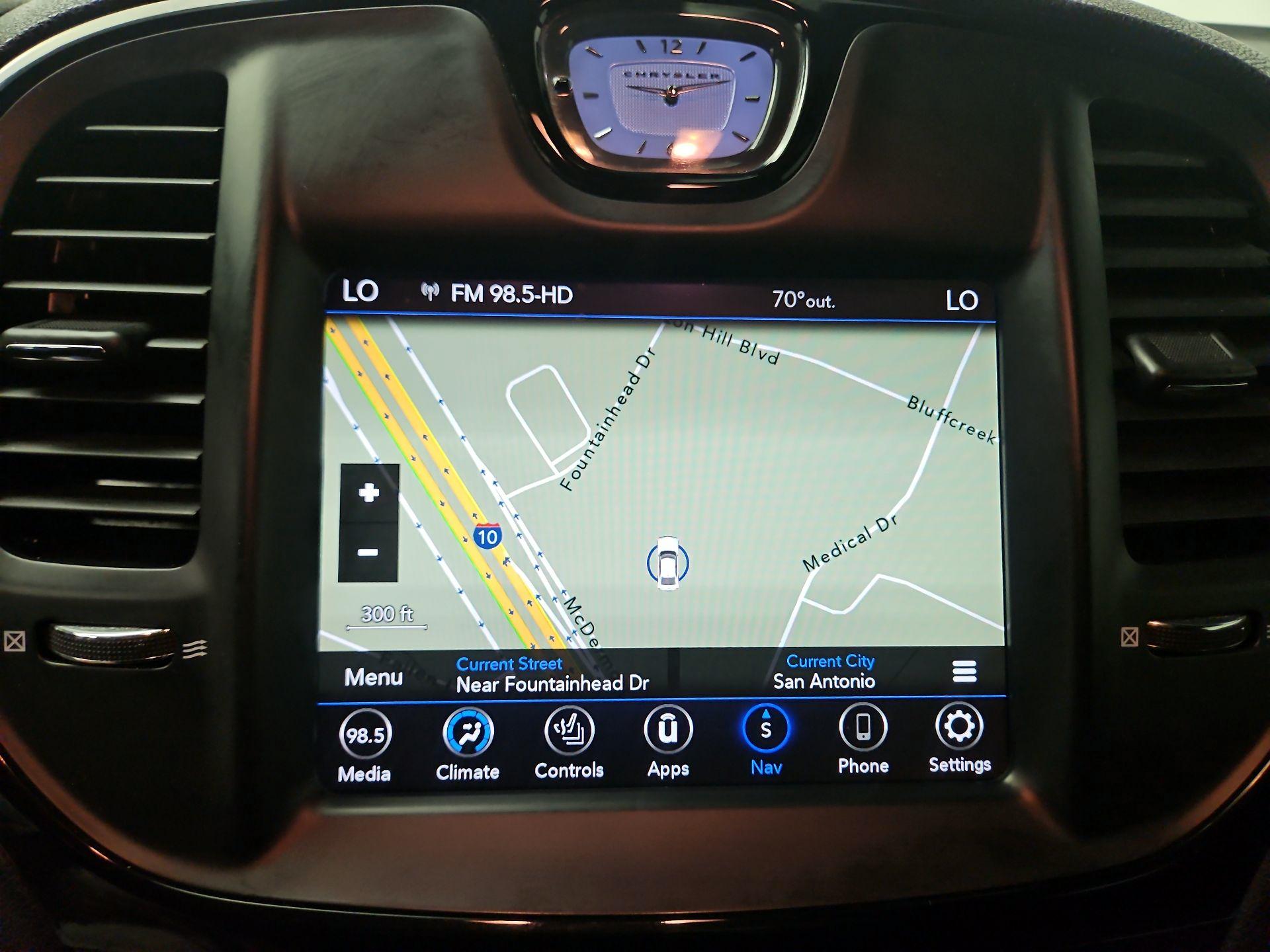 Thumbnail: 2022 Chrysler 300 - 14