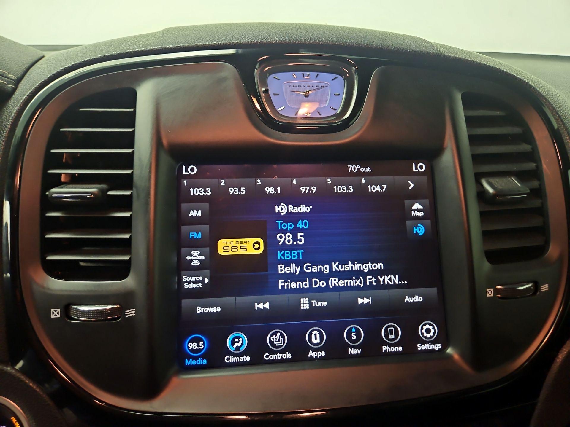 Thumbnail: 2022 Chrysler 300 - 16