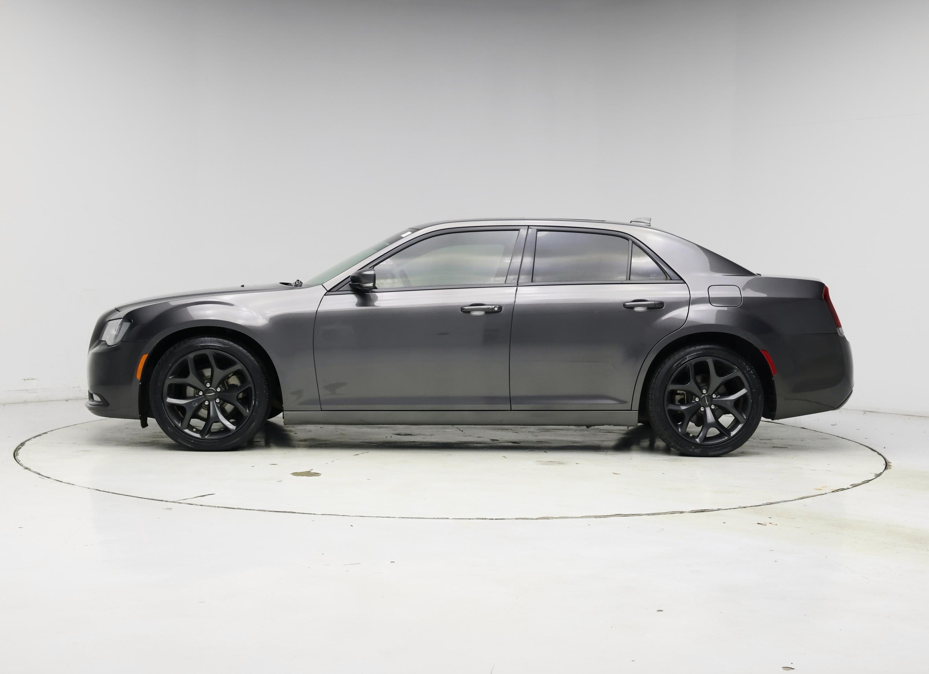 Thumbnail: 2022 Chrysler 300 - 3