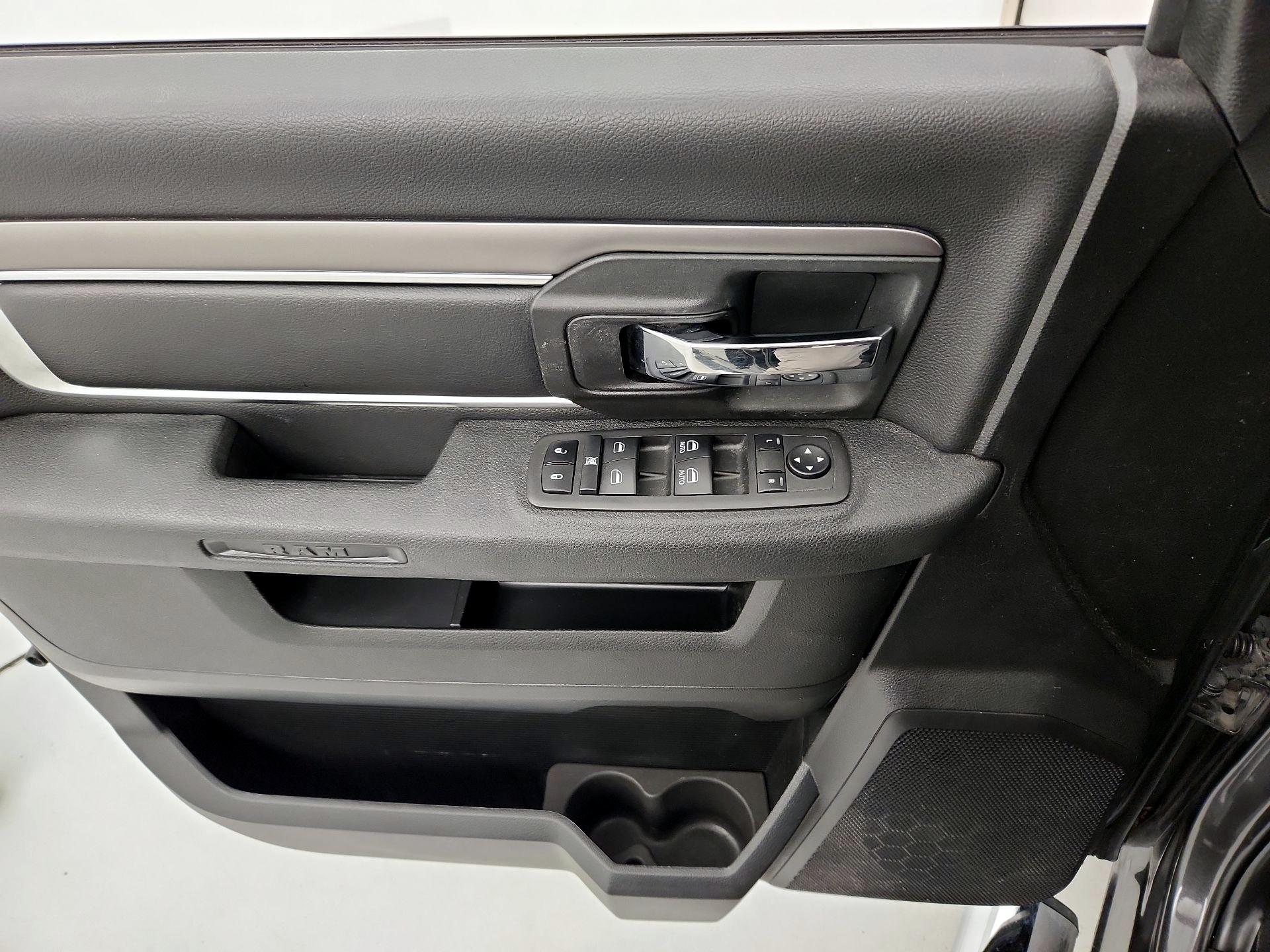 Thumbnail: 2022 RAM 1500 Classic - 12