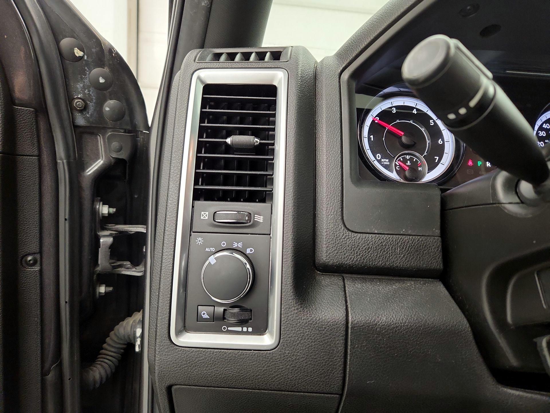 Thumbnail: 2022 RAM 1500 Classic - 13