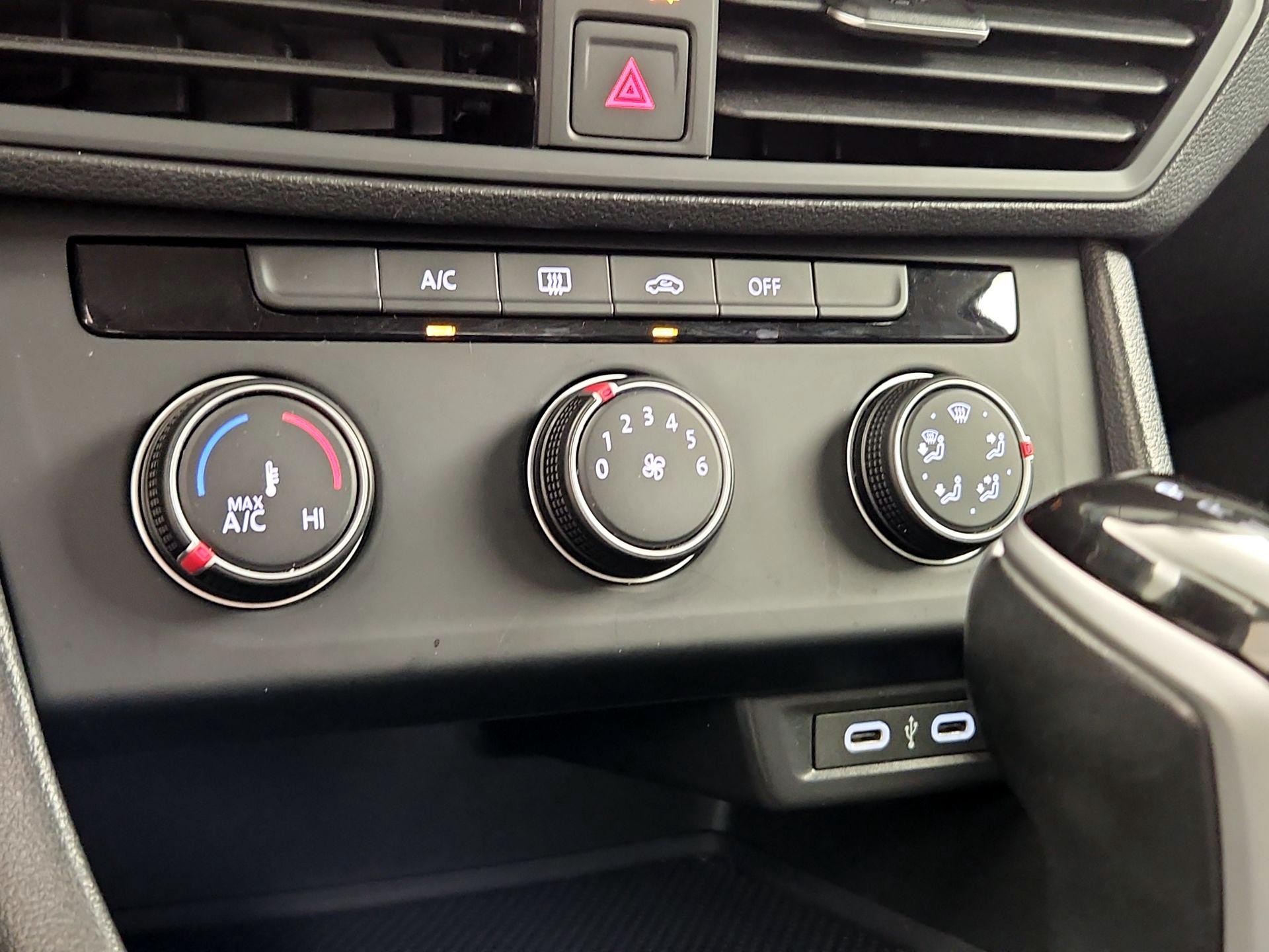 Thumbnail: 2024 Volkswagen Jetta - 16