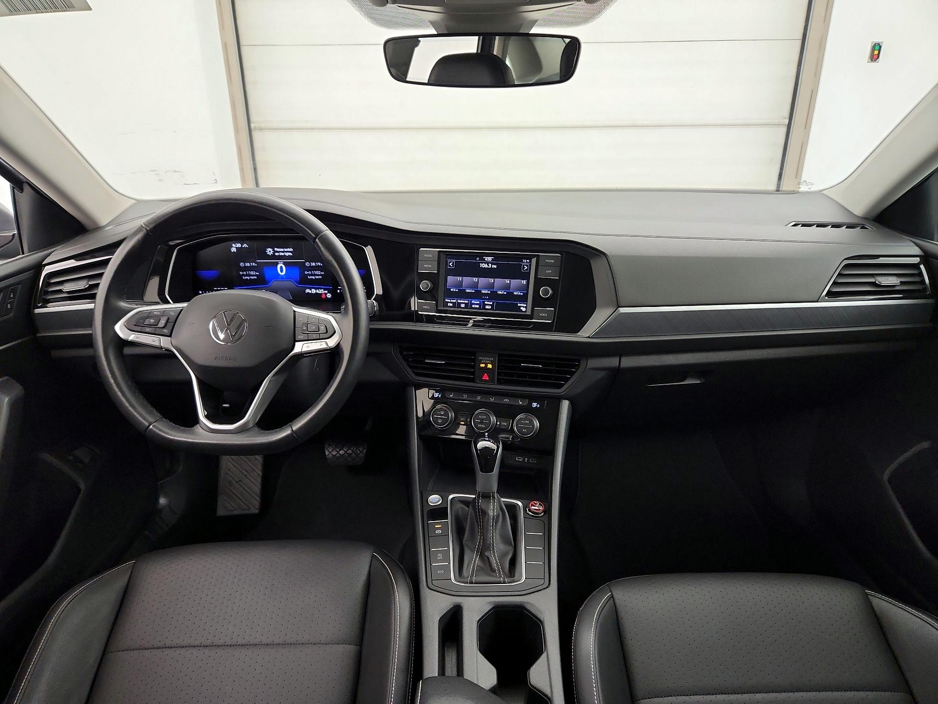 Thumbnail: 2024 Volkswagen Jetta - 9