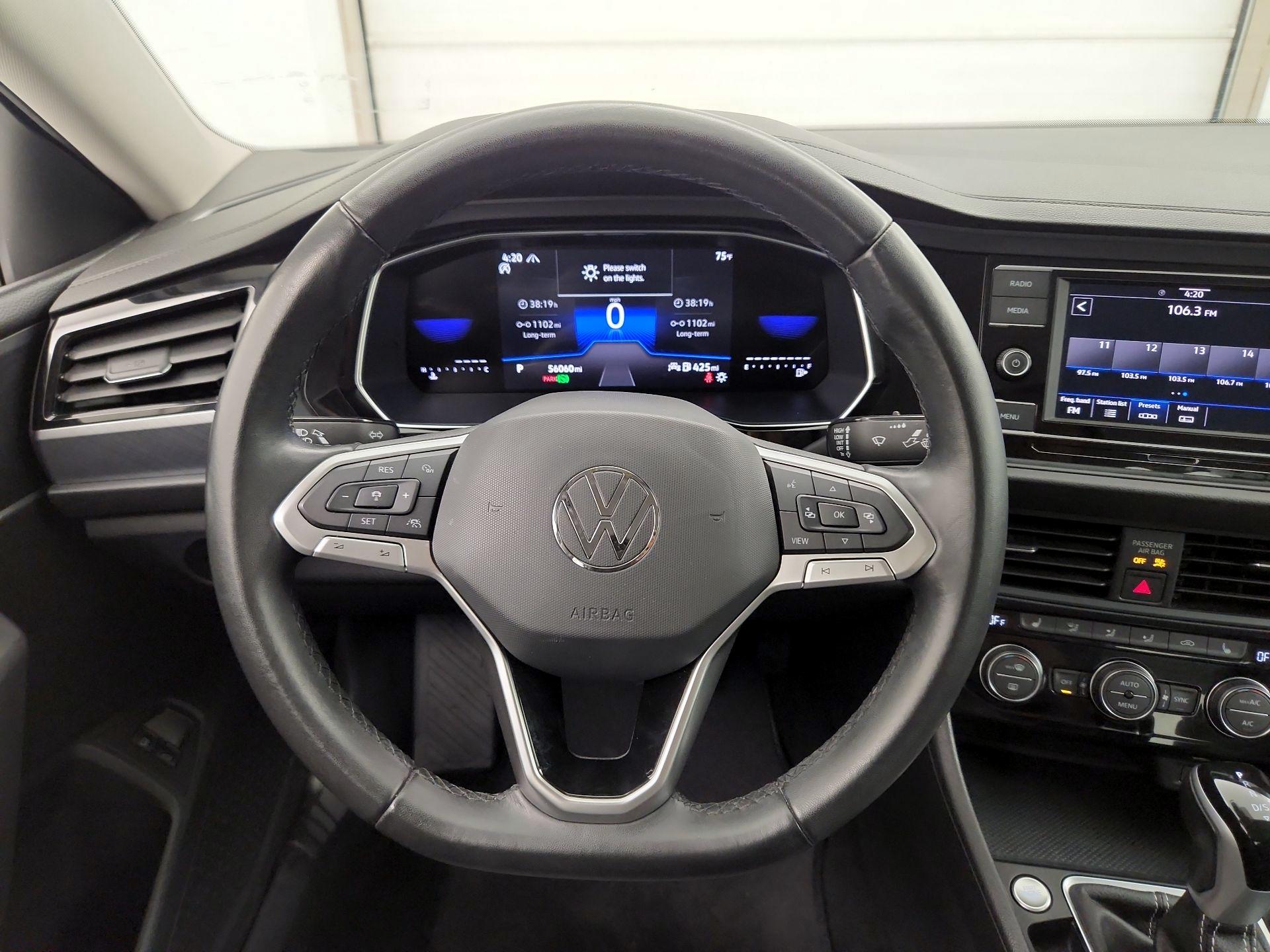 Thumbnail: 2024 Volkswagen Jetta - 10