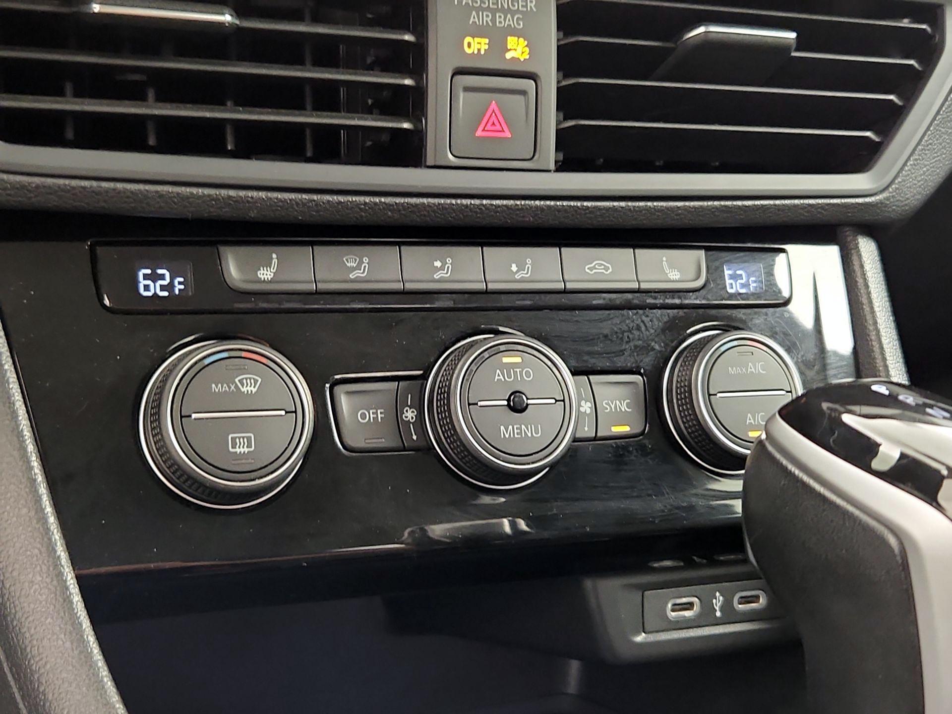 Thumbnail: 2024 Volkswagen Jetta - 16