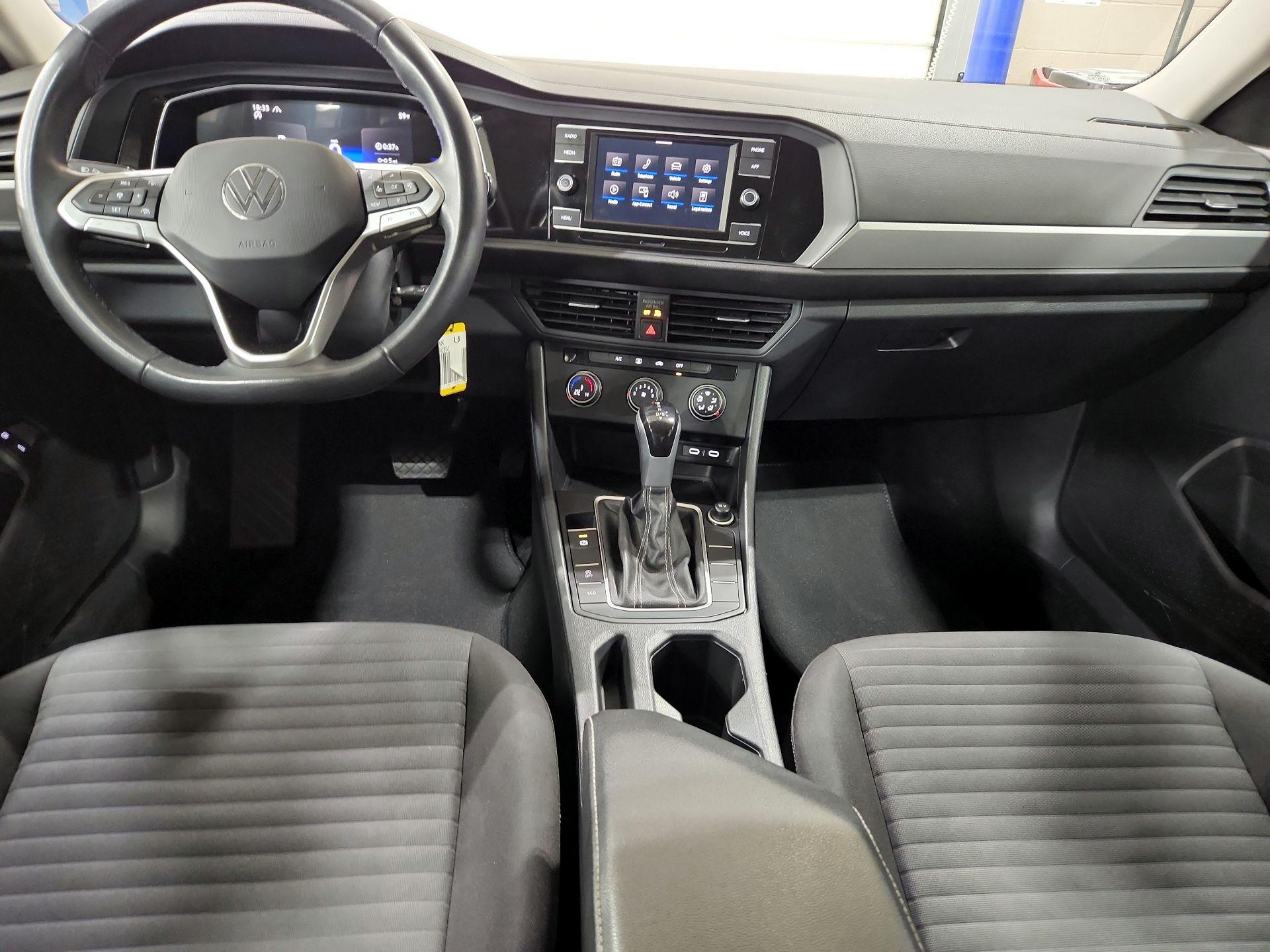 Thumbnail: 2024 Volkswagen Jetta - 9