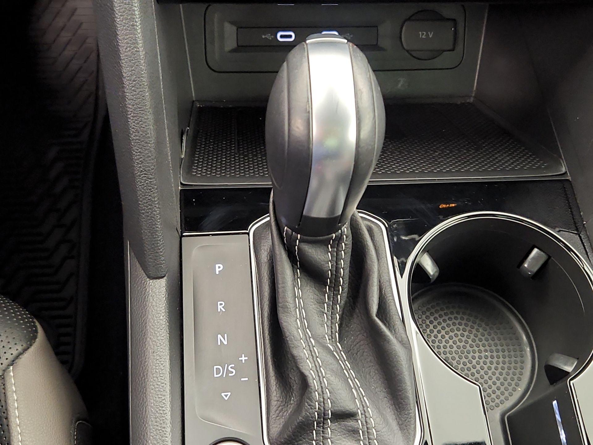 Thumbnail: 2021 Volkswagen Atlas - 17