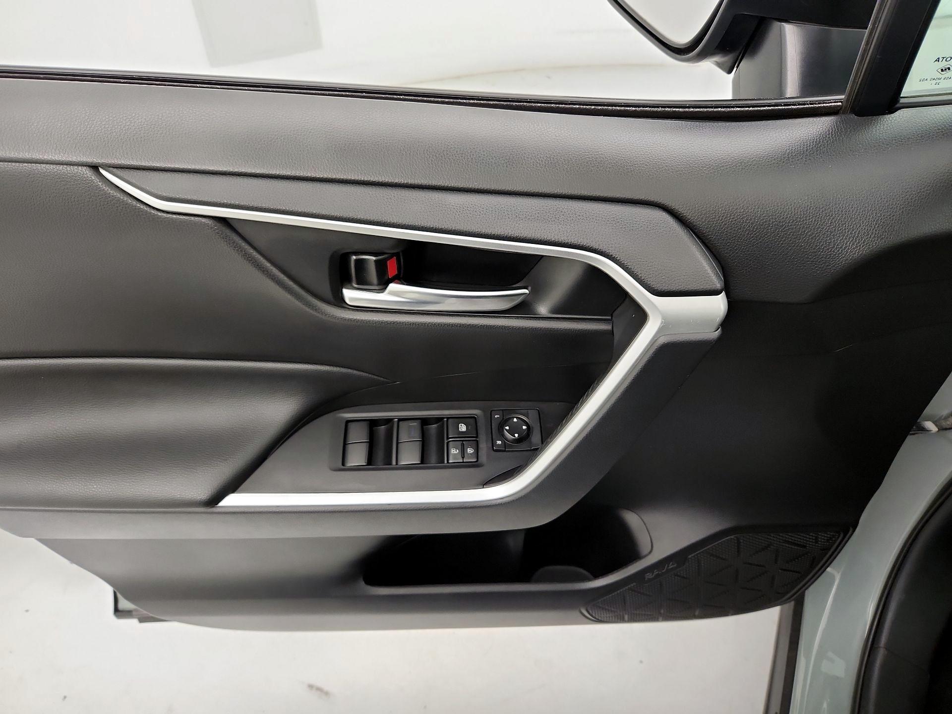 Thumbnail: 2021 Toyota RAV4 - 12