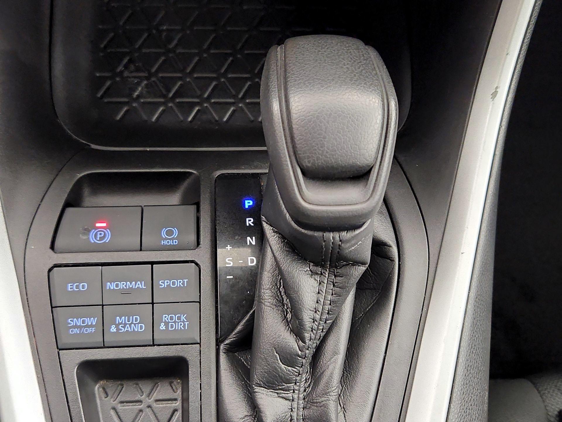 Thumbnail: 2021 Toyota RAV4 - 17