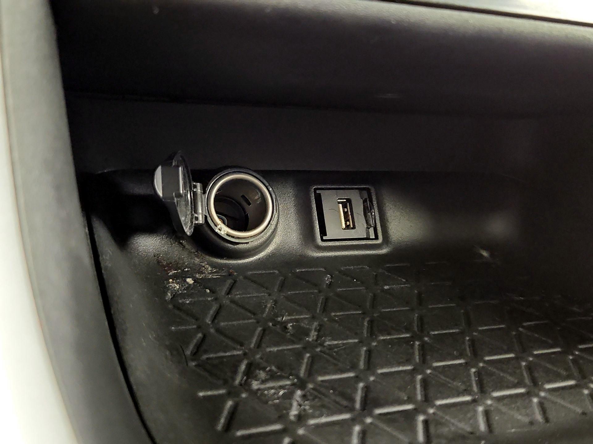 Thumbnail: 2021 Toyota RAV4 - 18