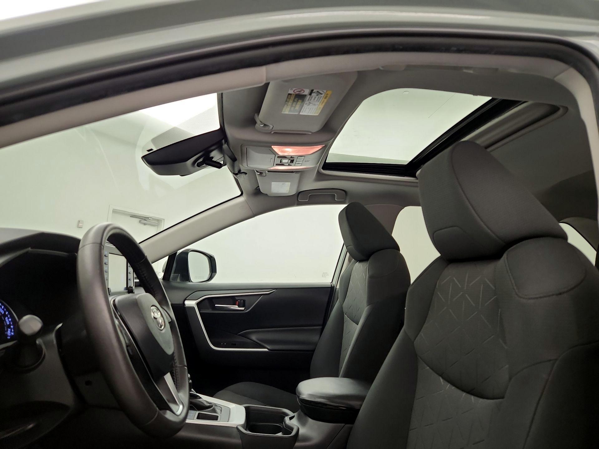 Thumbnail: 2021 Toyota RAV4 - 19