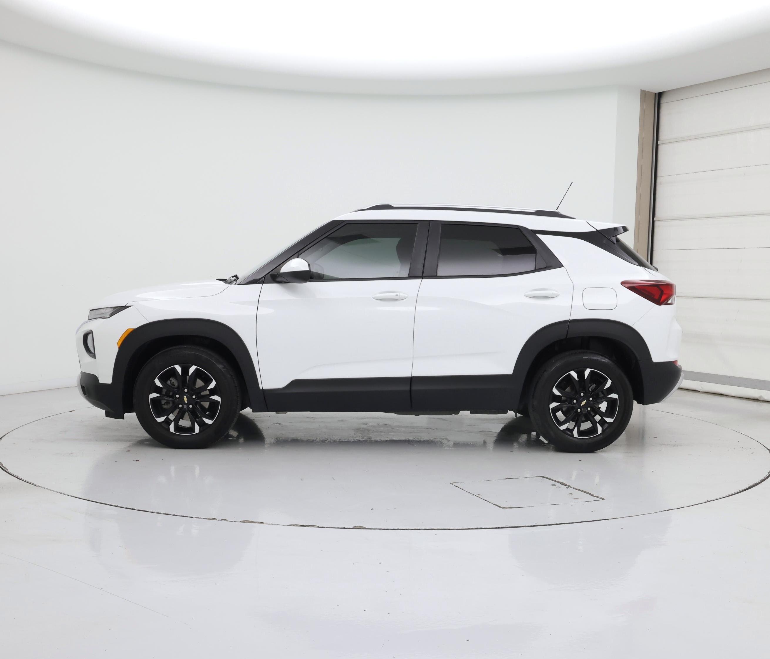 Thumbnail: 2023 Chevrolet TrailBlazer - 3