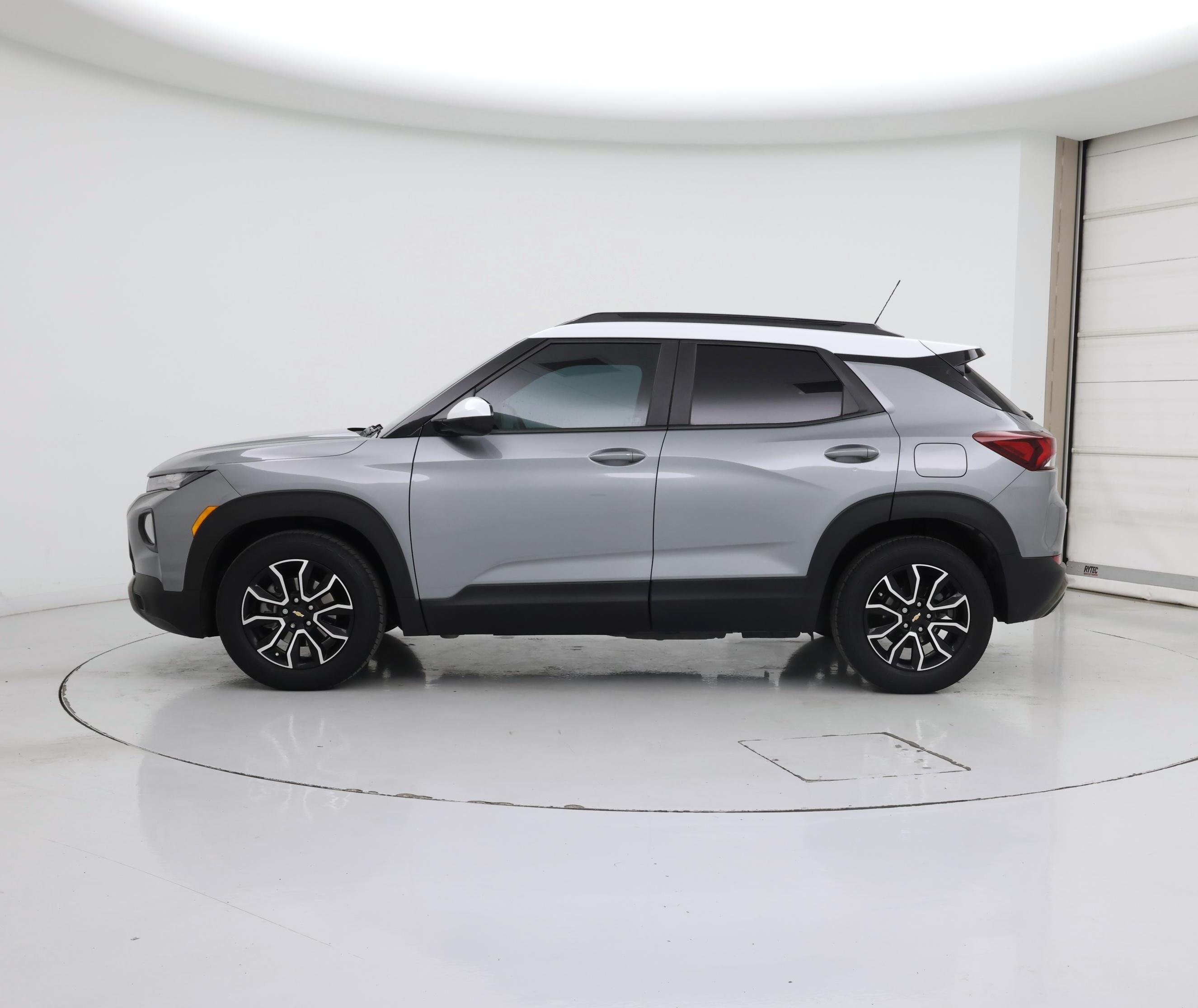 Thumbnail: 2023 Chevrolet TrailBlazer - 3