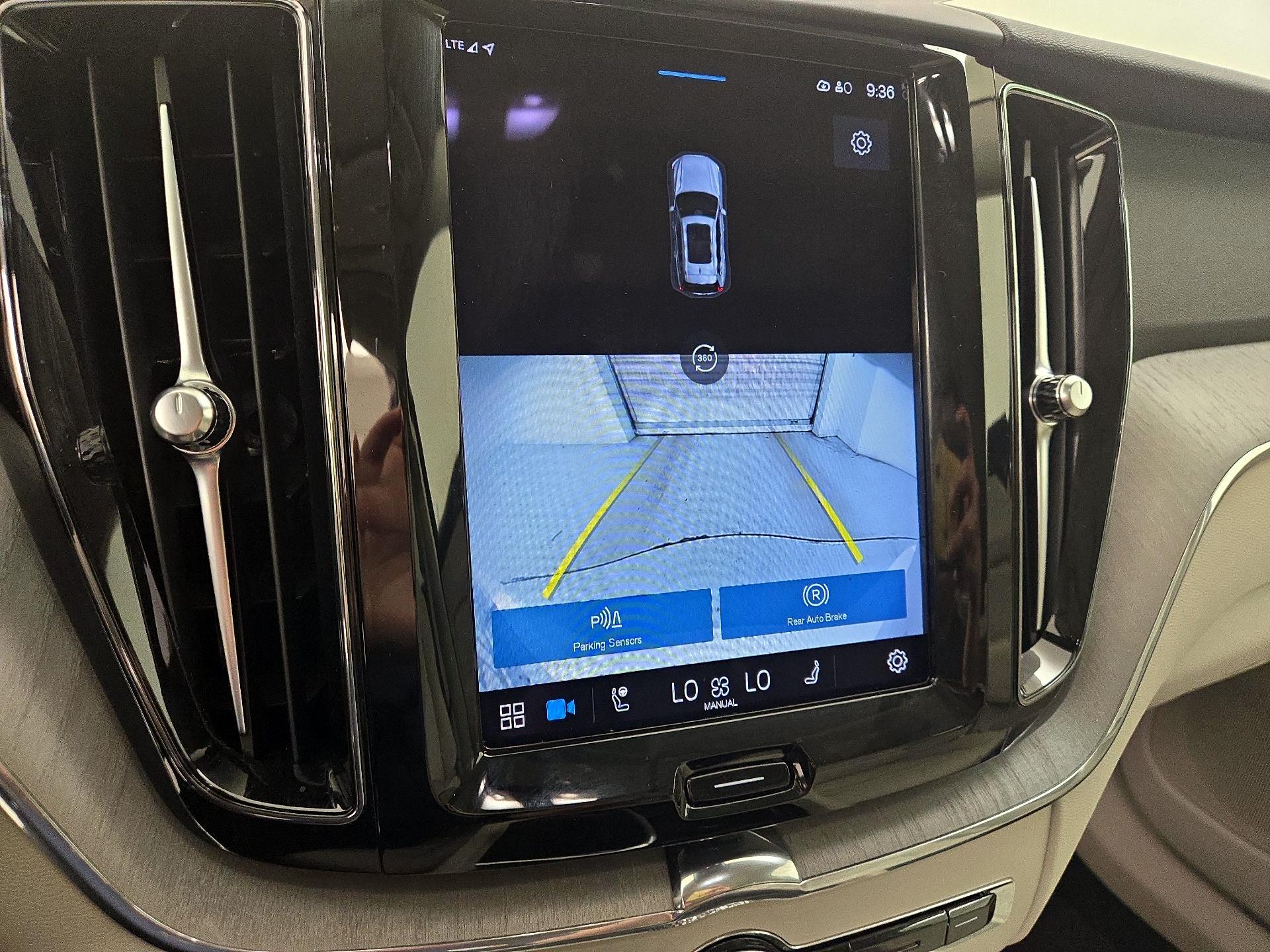 Thumbnail: 2023 Volvo XC60 - 15