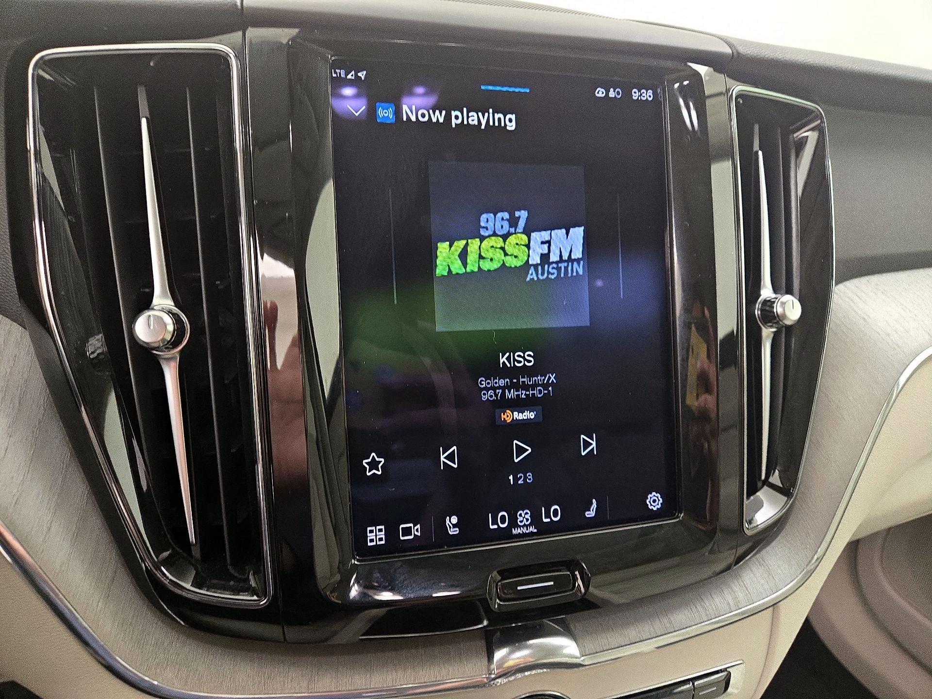 Thumbnail: 2023 Volvo XC60 - 16