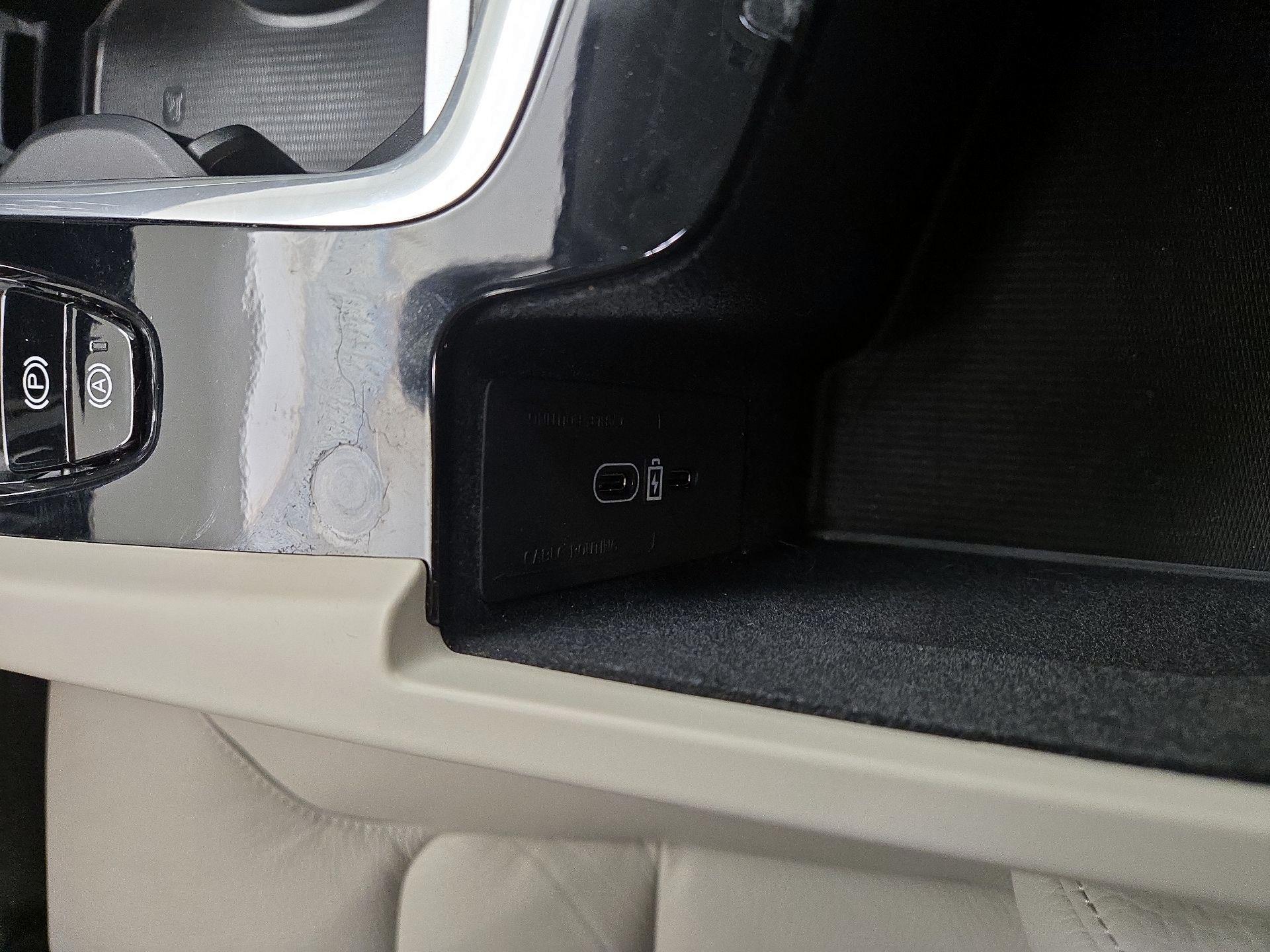 Thumbnail: 2023 Volvo XC60 - 19