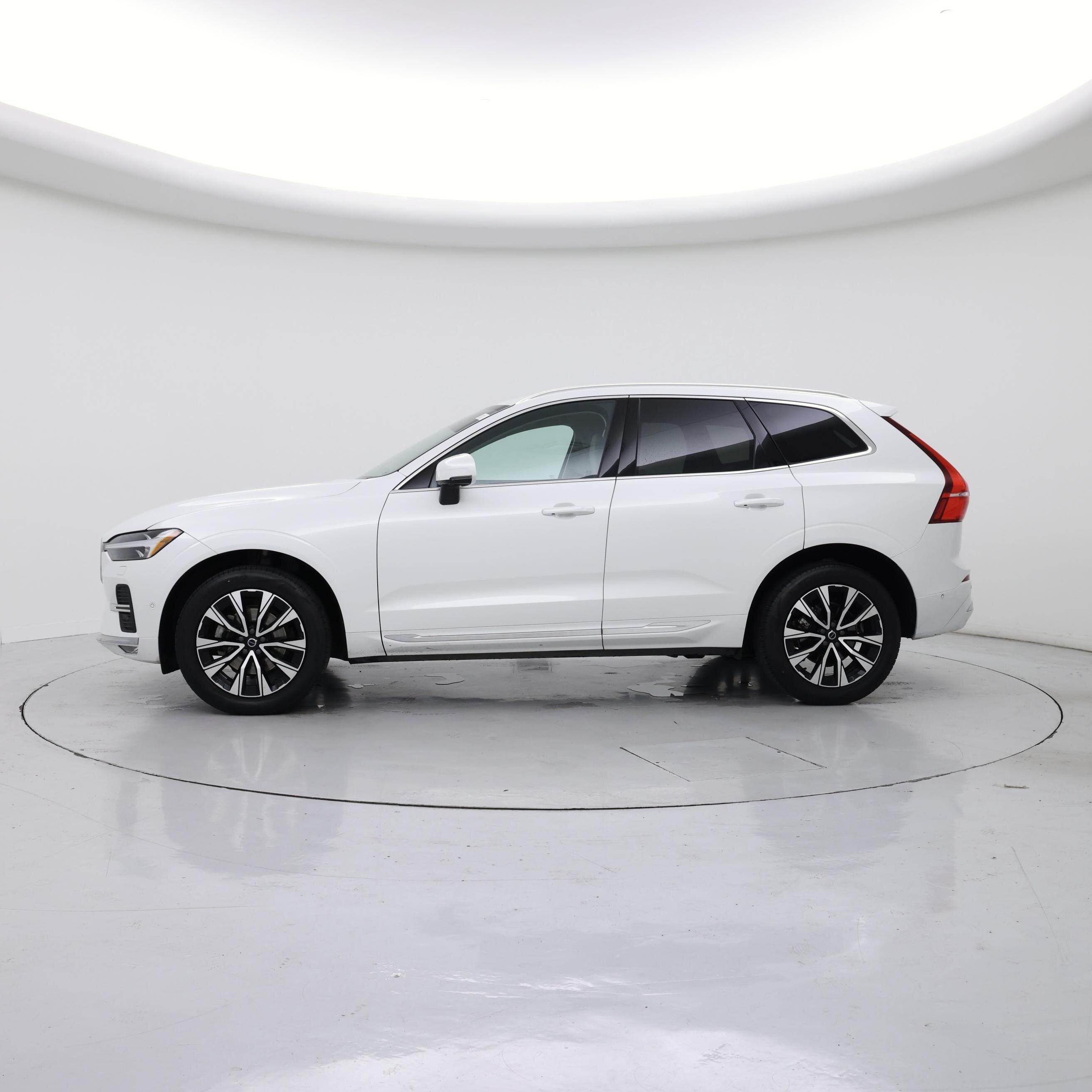 Thumbnail: 2023 Volvo XC60 - 3