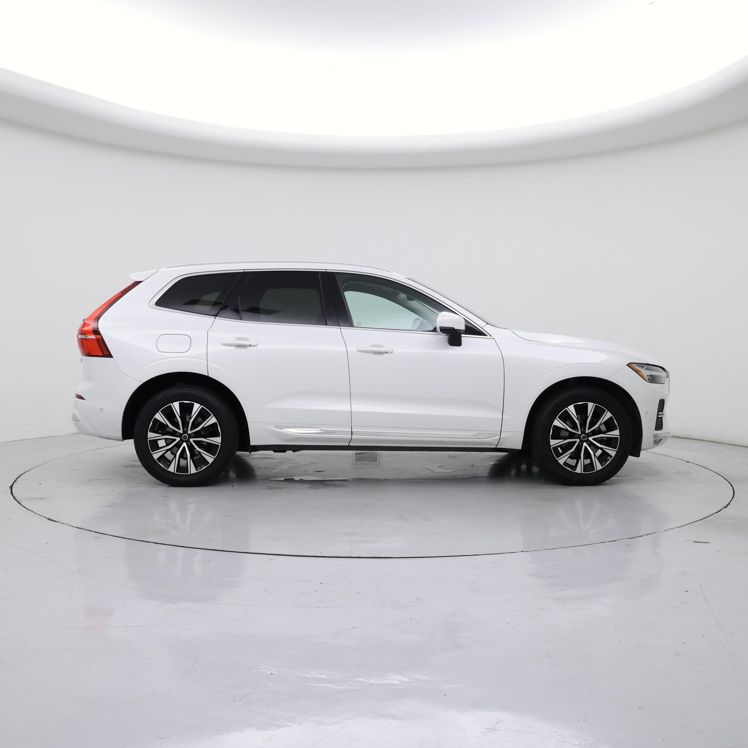 Thumbnail: 2023 Volvo XC60 - 7