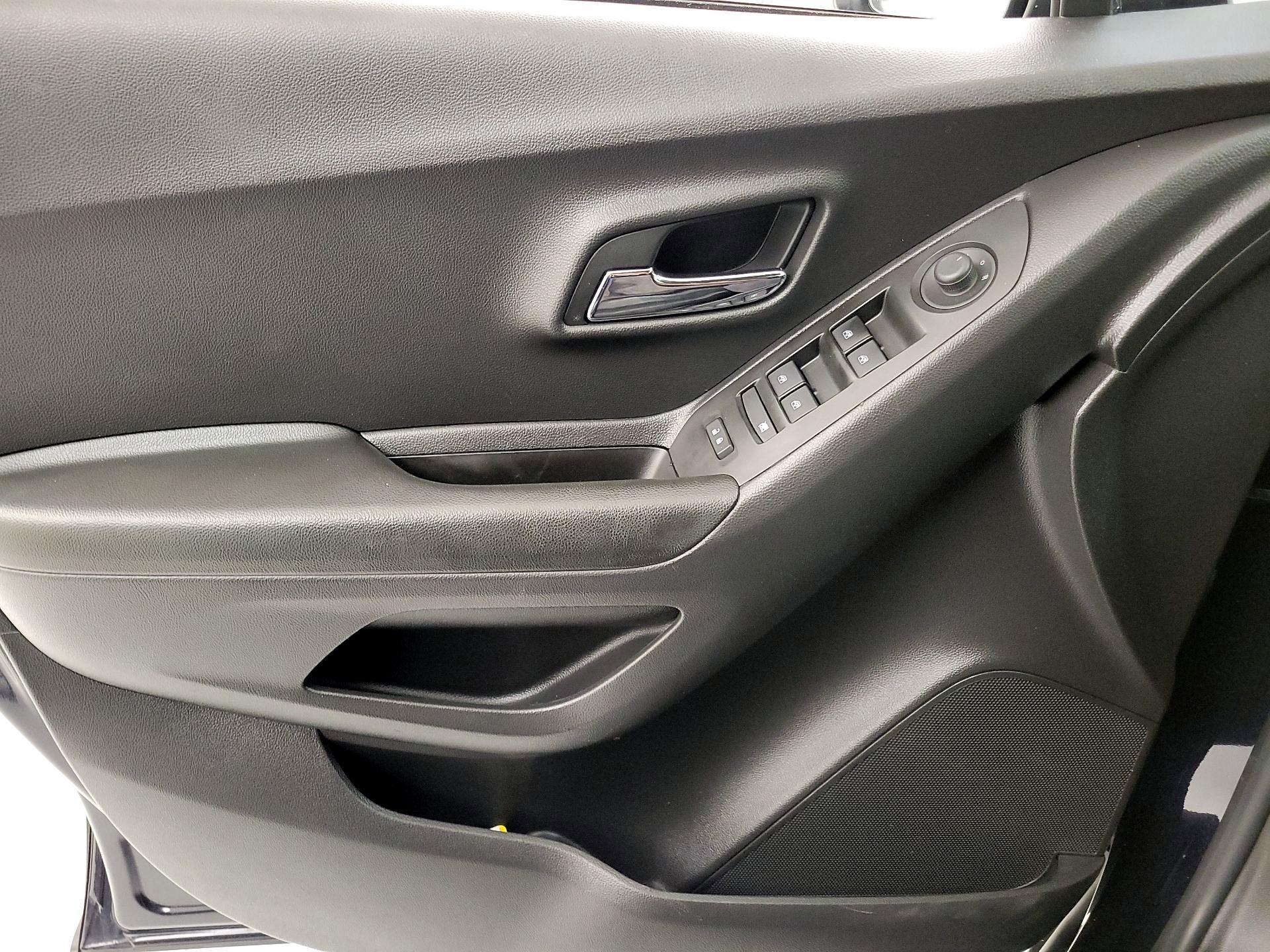 Thumbnail: 2021 Chevrolet Trax - 12