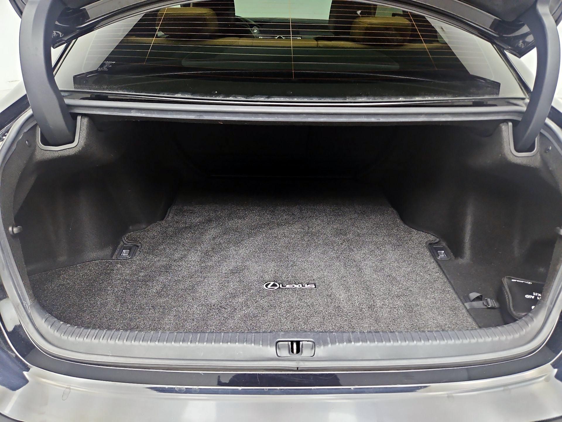 Thumbnail: 2019 Lexus RC - 19