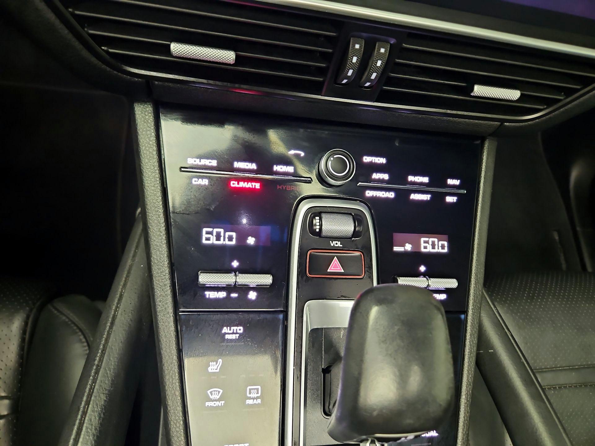 Thumbnail: 2019 Porsche Cayenne - 17